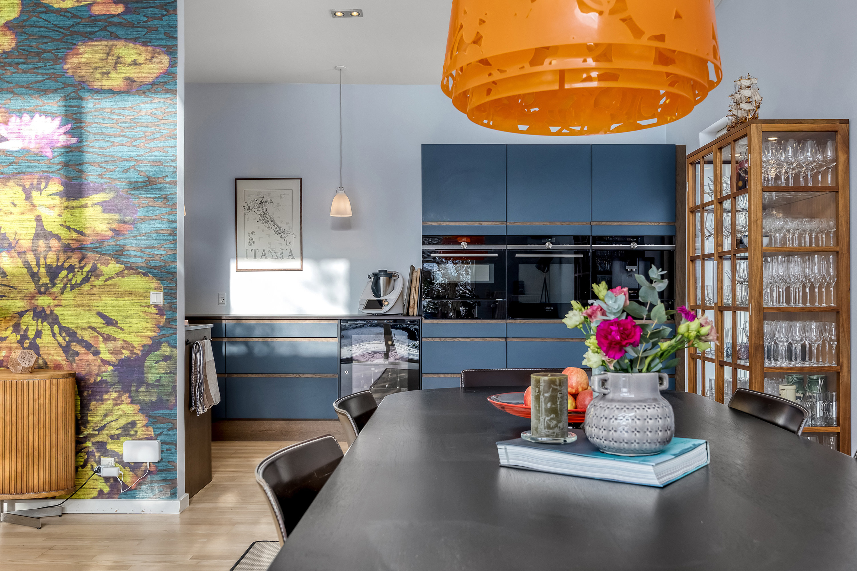 Fremhævet stue billede i fuldskærmstilstand. Billede af Tulipanvej 12, 3600 Frederikssund