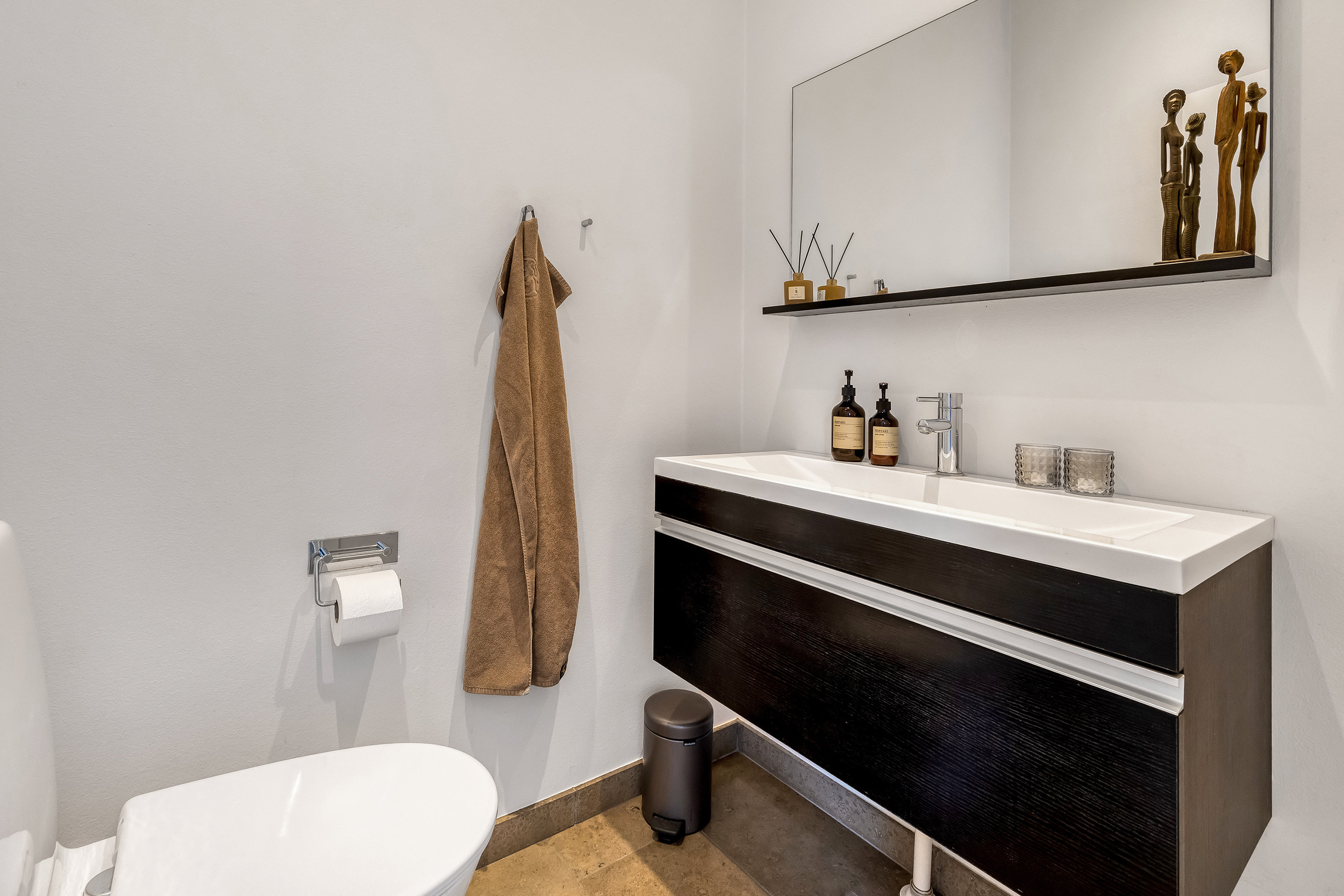 Fremhævet toilet billede i fuldskærmstilstand. Billede af Tulipanvej 12, 3600 Frederikssund