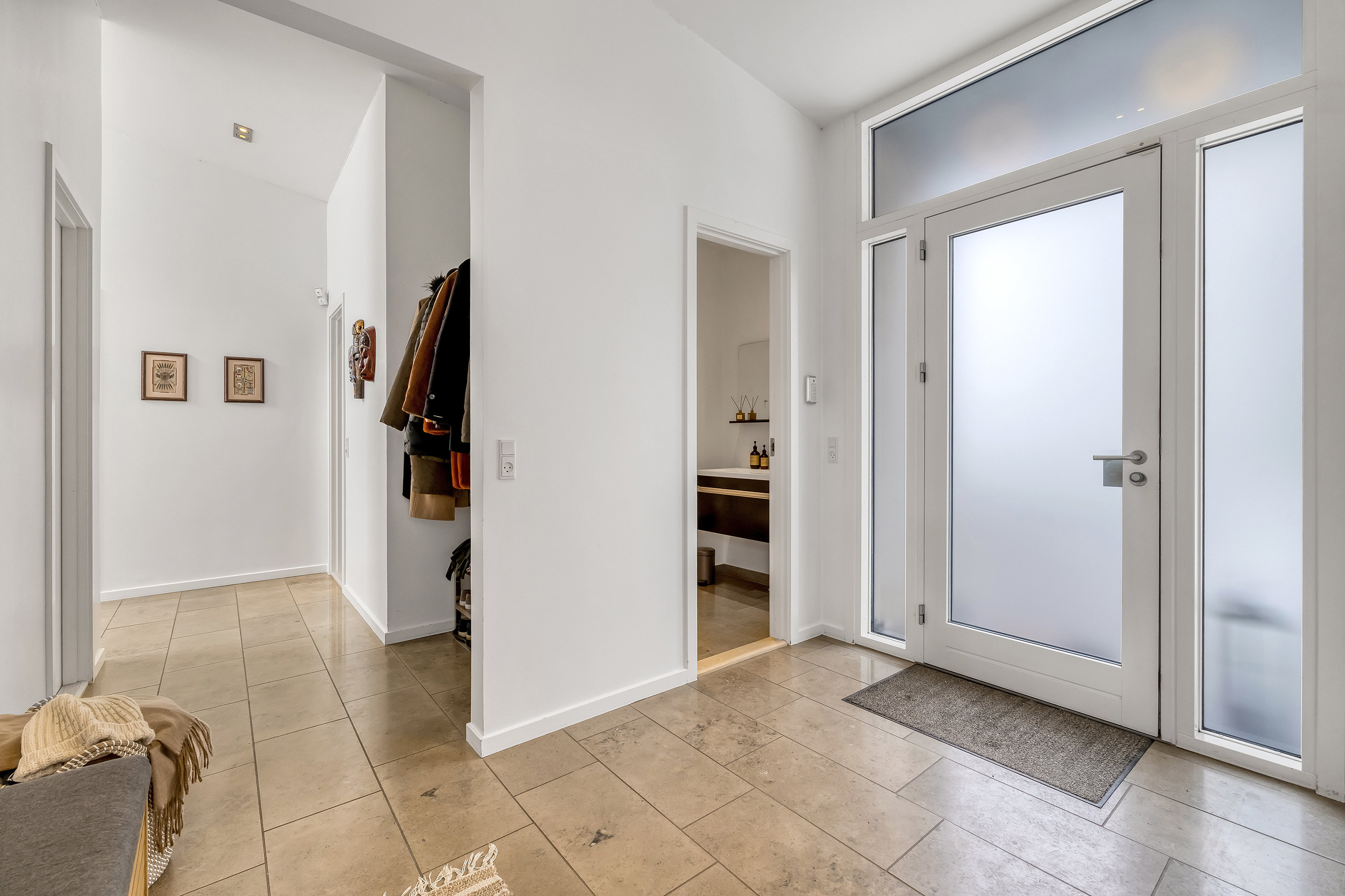 Fremhævet entré billede i fuldskærmstilstand. Billede af Tulipanvej 12, 3600 Frederikssund