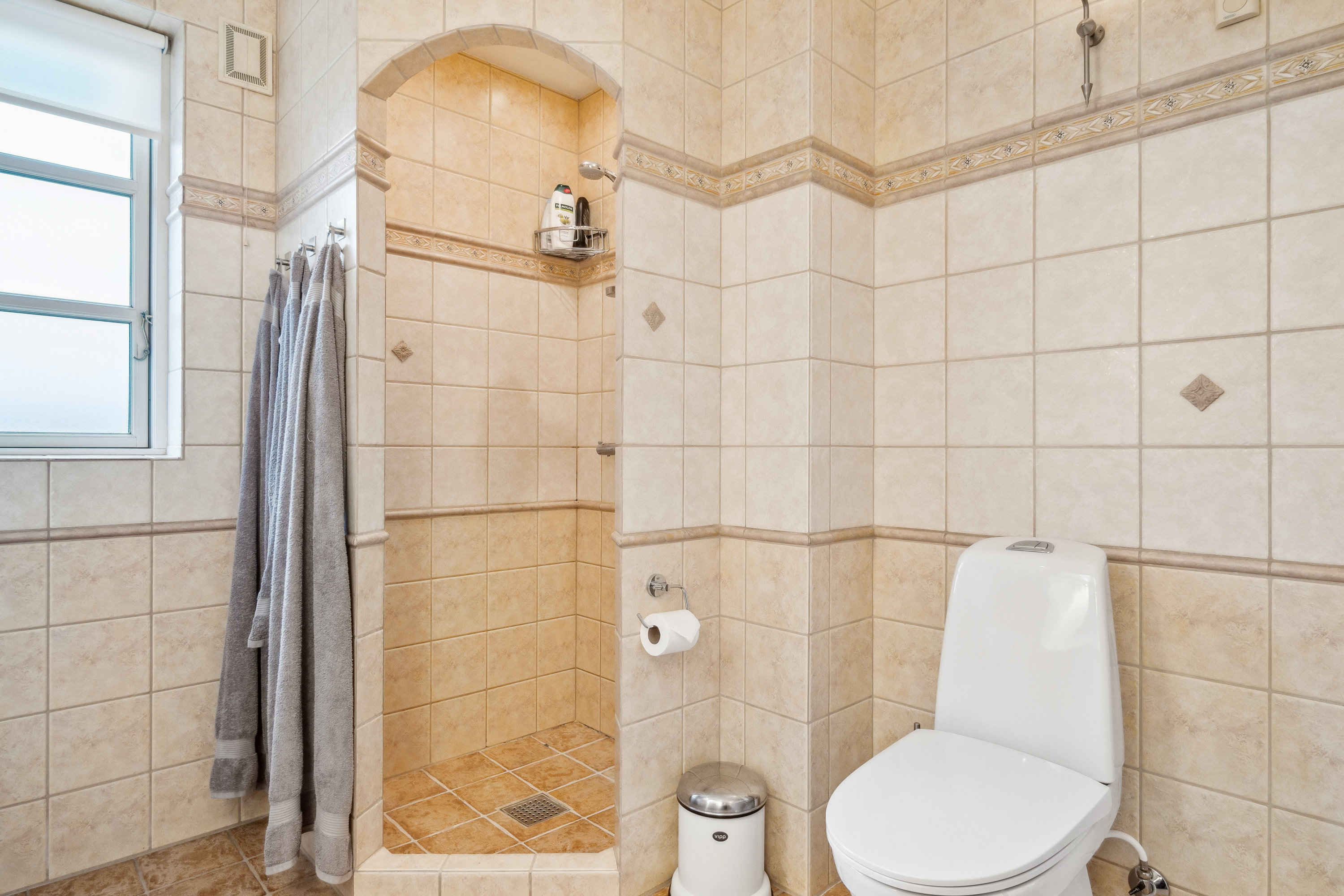 Fremhævet badeværelse billede i fuldskærmstilstand. Billede af Snesere Torpvej 15, Snesere, 4733 Tappernøje