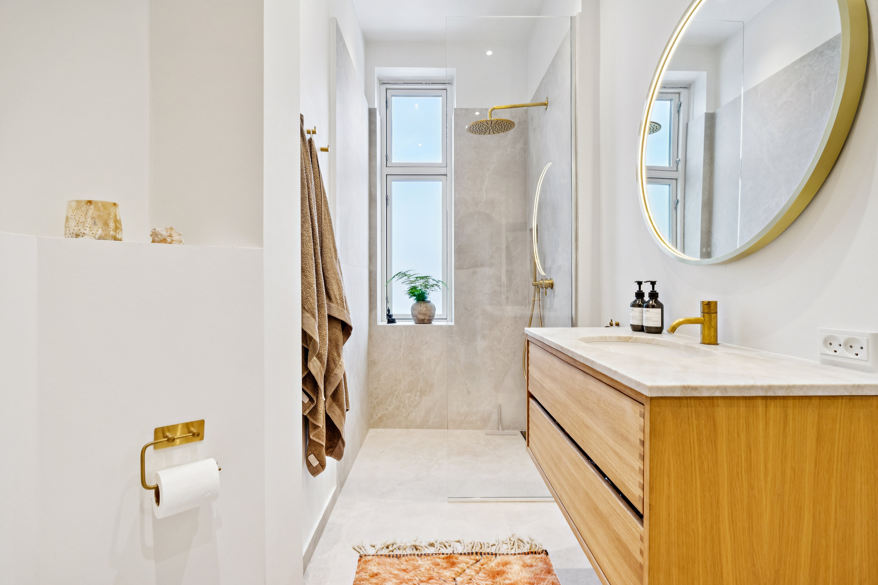 Fremhævet badeværelse billede i fuldskærmstilstand. Billede af Schlegels Alle 3, 4. tv., 1807 Frederiksberg C