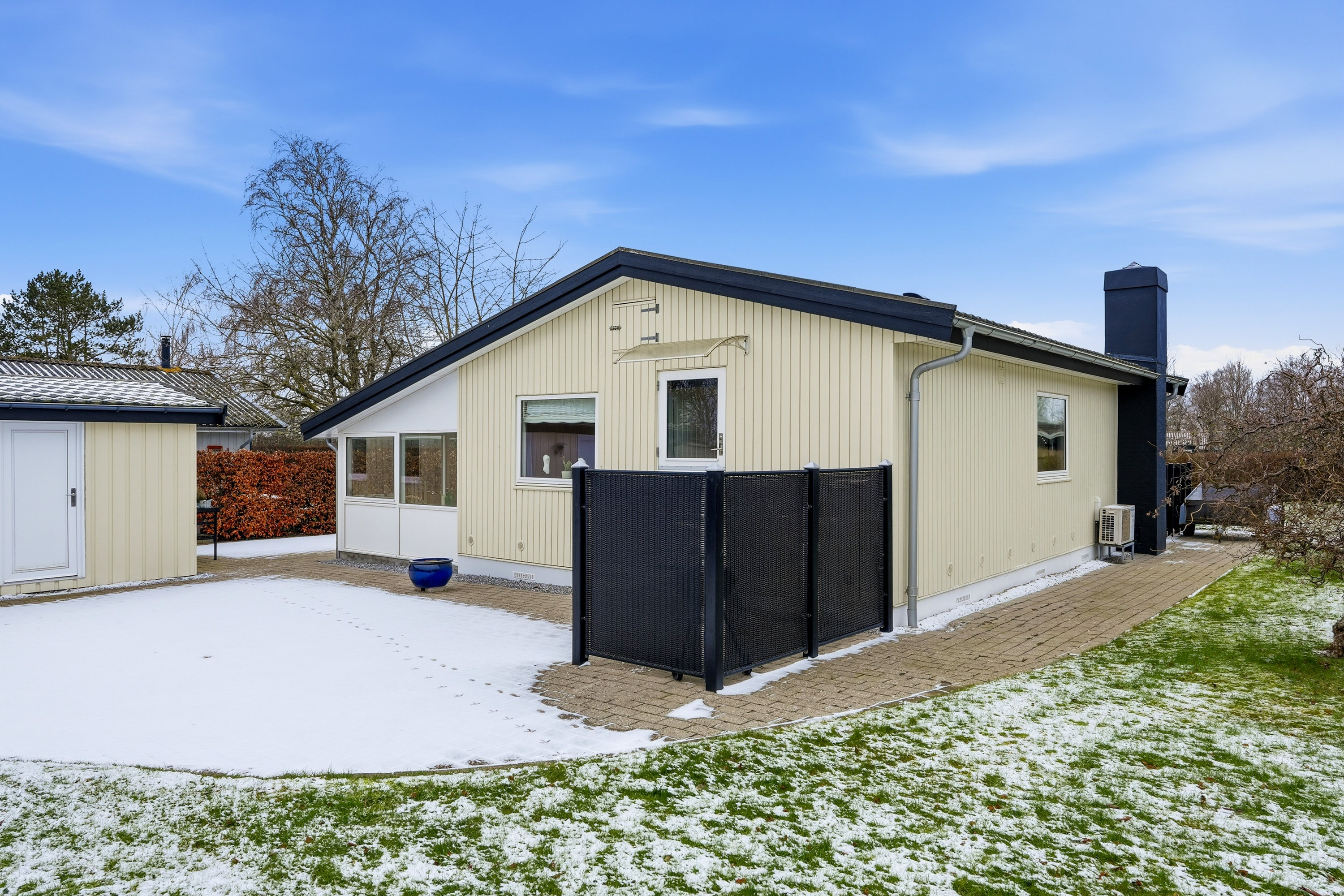 Fremhævet facade billede i fuldskærmstilstand. Billede af Olufsvej 10, Østerballe, 5450 Otterup