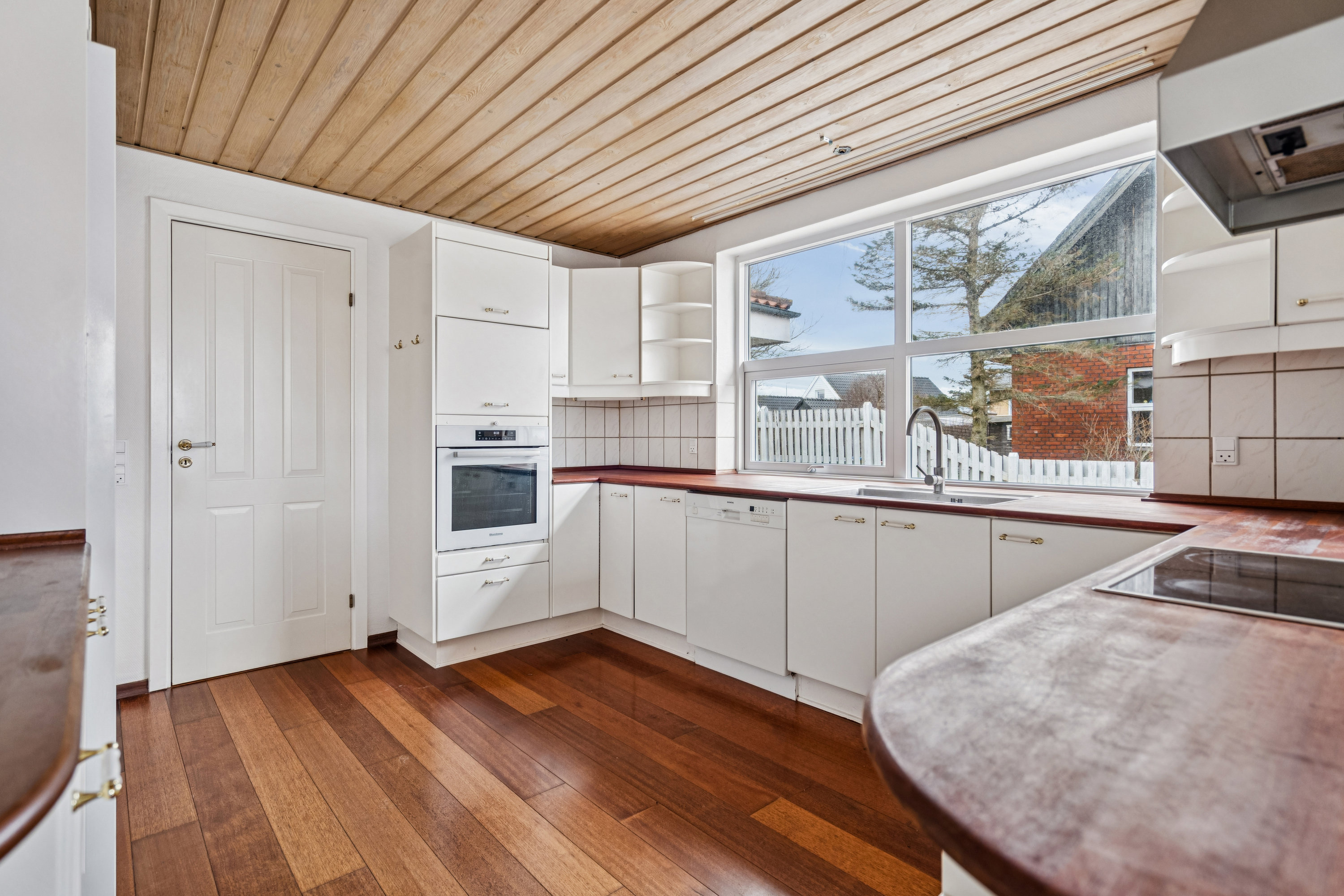 Fremhævet køkken billede i fuldskærmstilstand. Billede af Skovvejen 6, 9850 Hirtshals