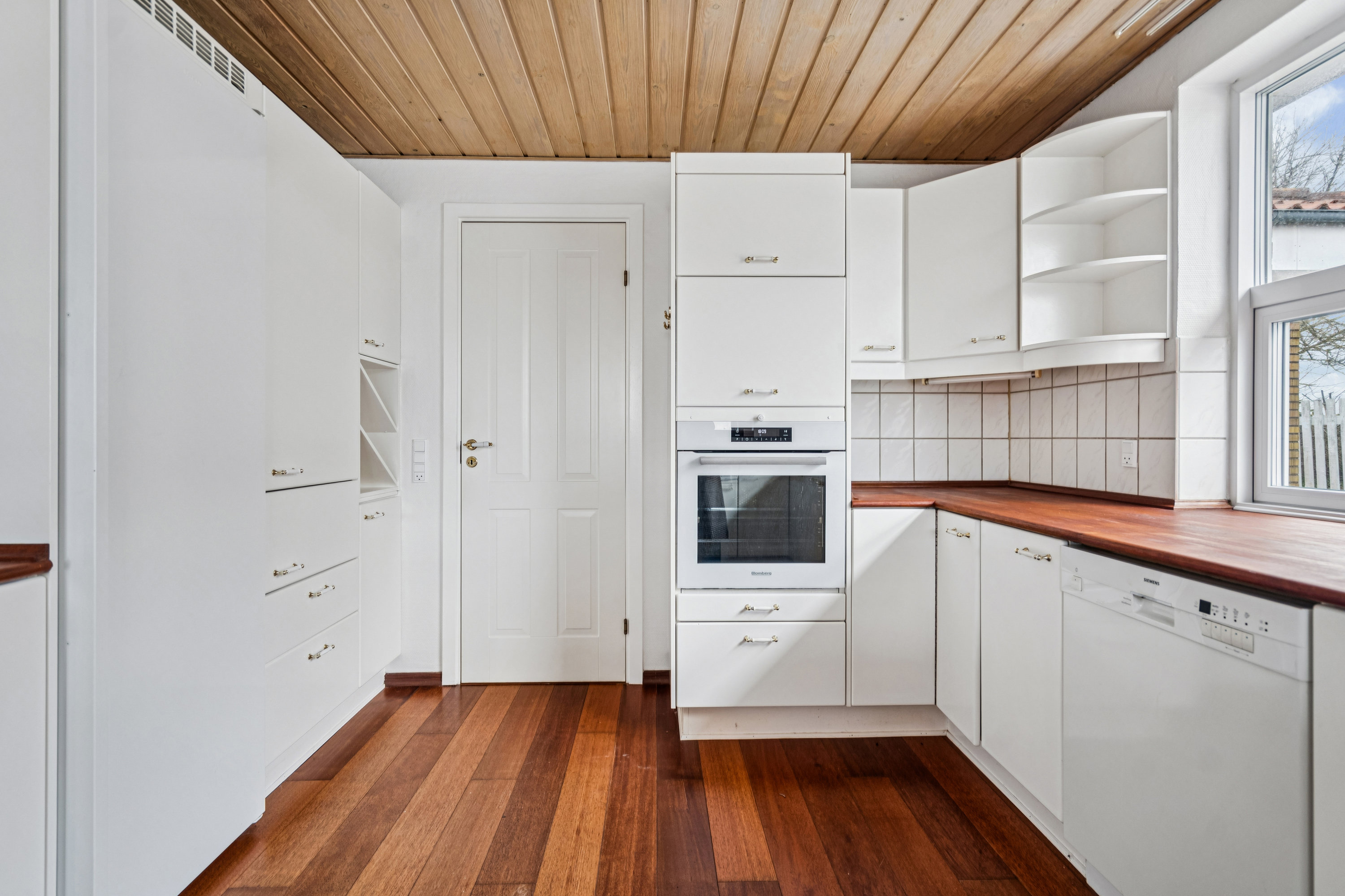 Fremhævet køkken billede i fuldskærmstilstand. Billede af Skovvejen 6, 9850 Hirtshals