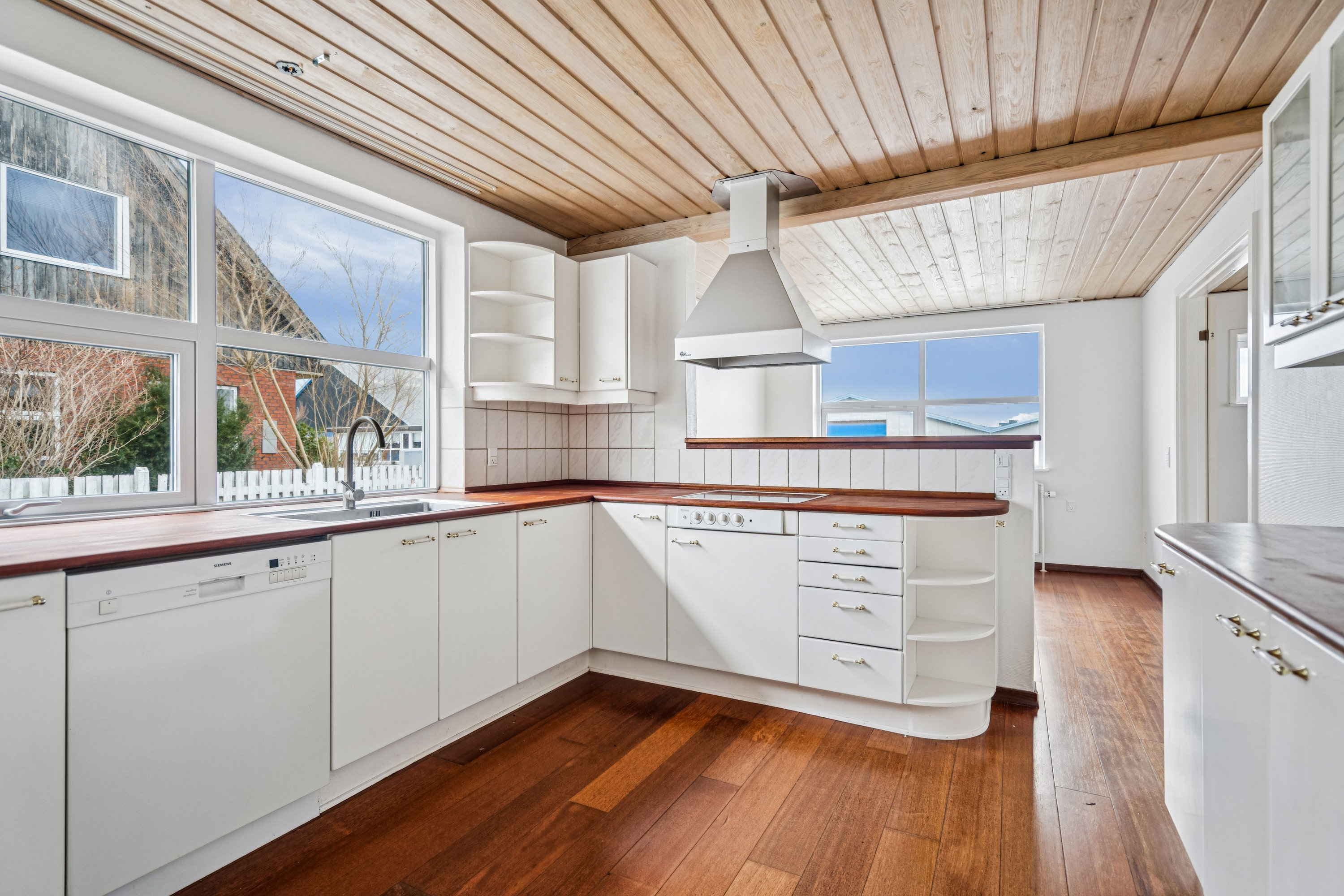 Fremhævet køkken billede i fuldskærmstilstand. Billede af Skovvejen 6, 9850 Hirtshals