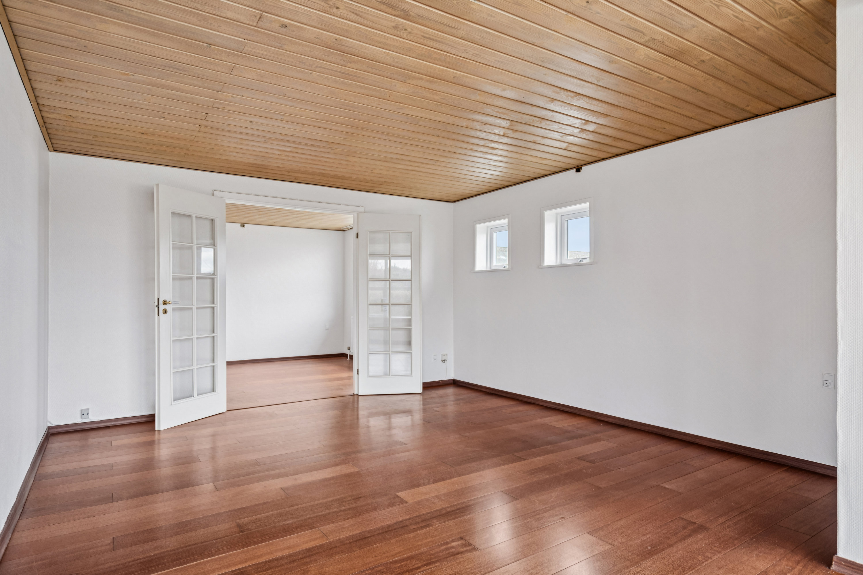 Fremhævet stue billede i fuldskærmstilstand. Billede af Skovvejen 6, 9850 Hirtshals