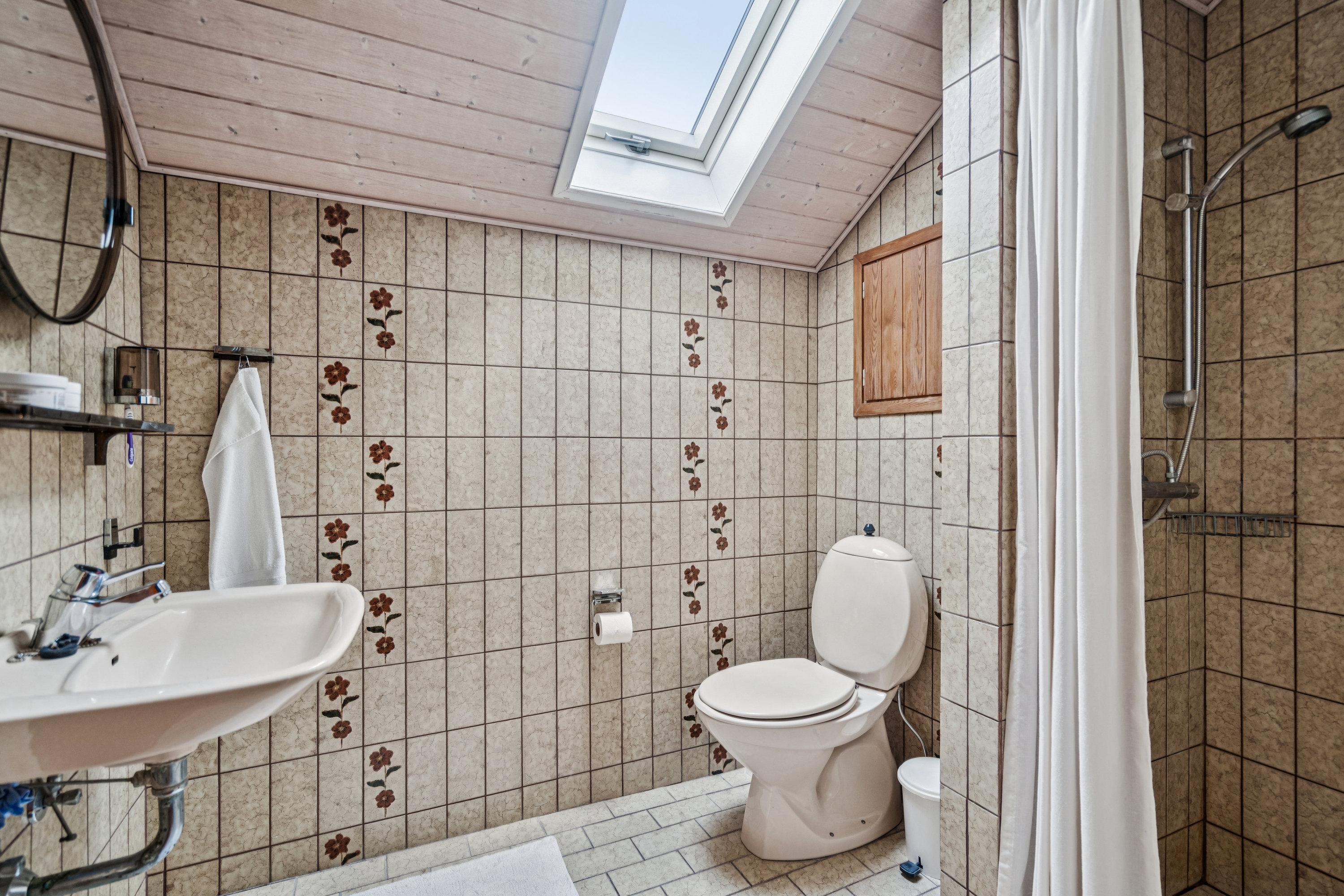 Fremhævet badeværelse billede i fuldskærmstilstand. Billede af Skovvejen 20, 9850 Hirtshals