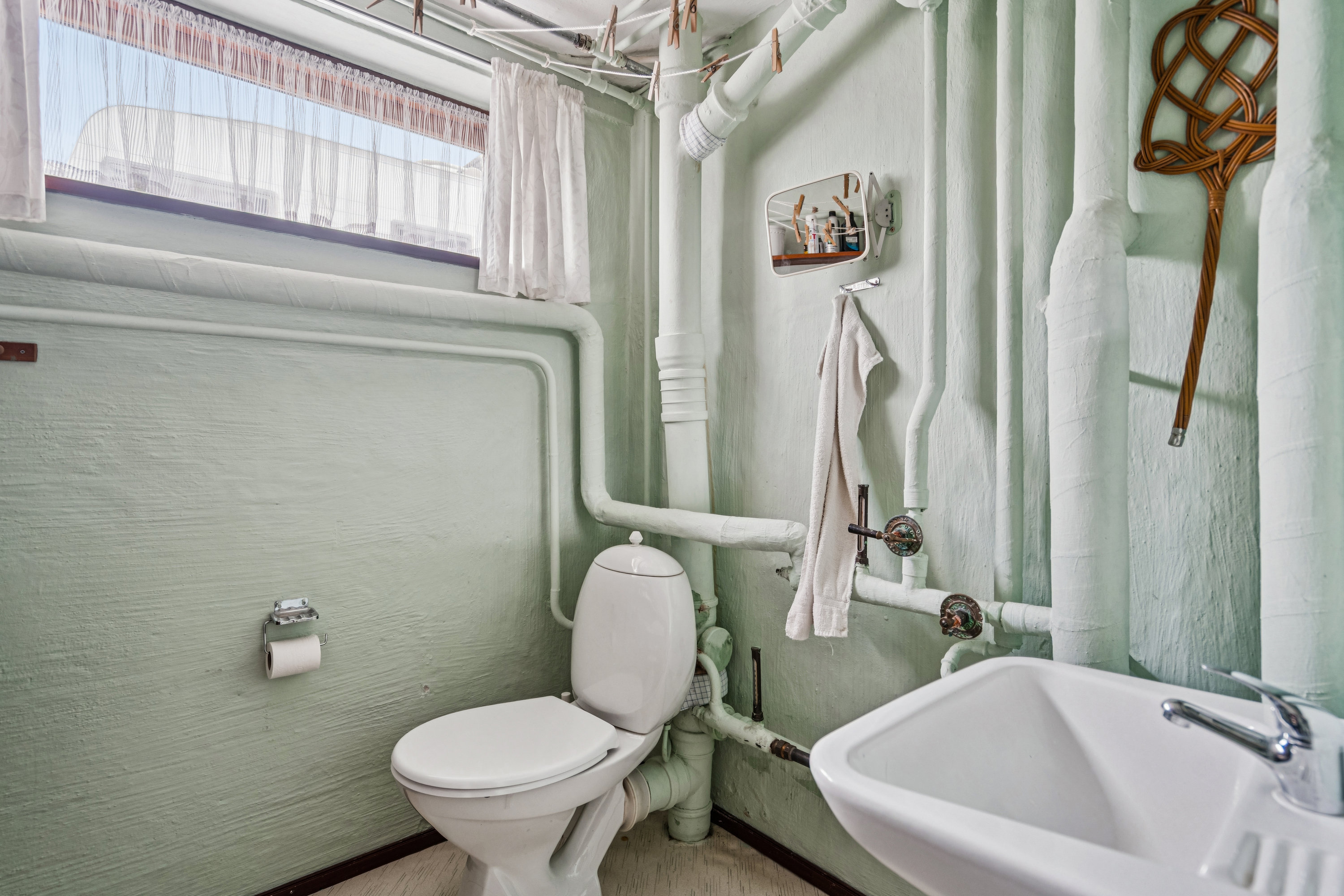 Fremhævet toilet billede i fuldskærmstilstand. Billede af Skovvejen 20, 9850 Hirtshals