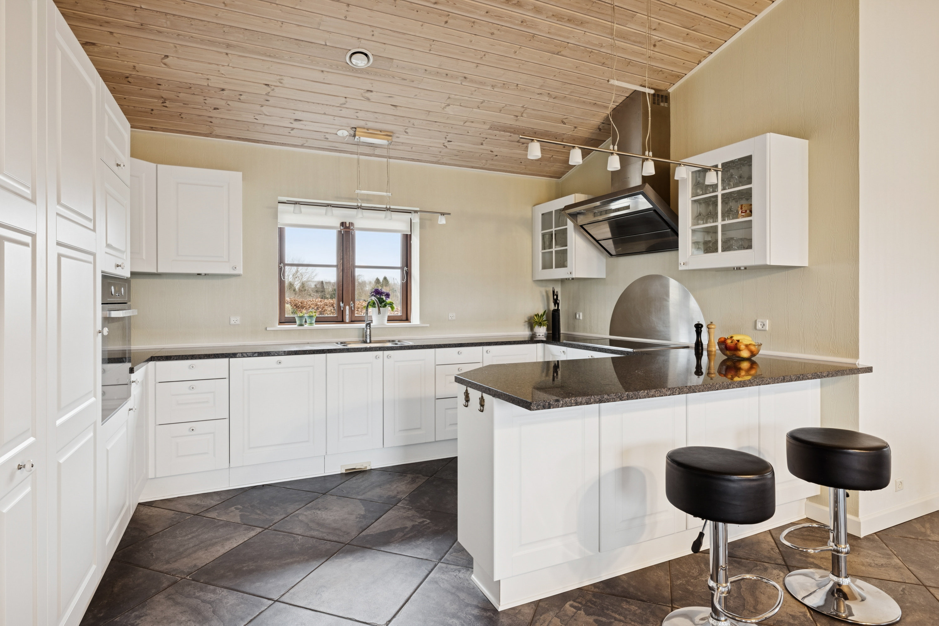 Fremhævet køkken billede i fuldskærmstilstand. Billede af Fjordglimt 4, Ulbjerg, 8832 Skals