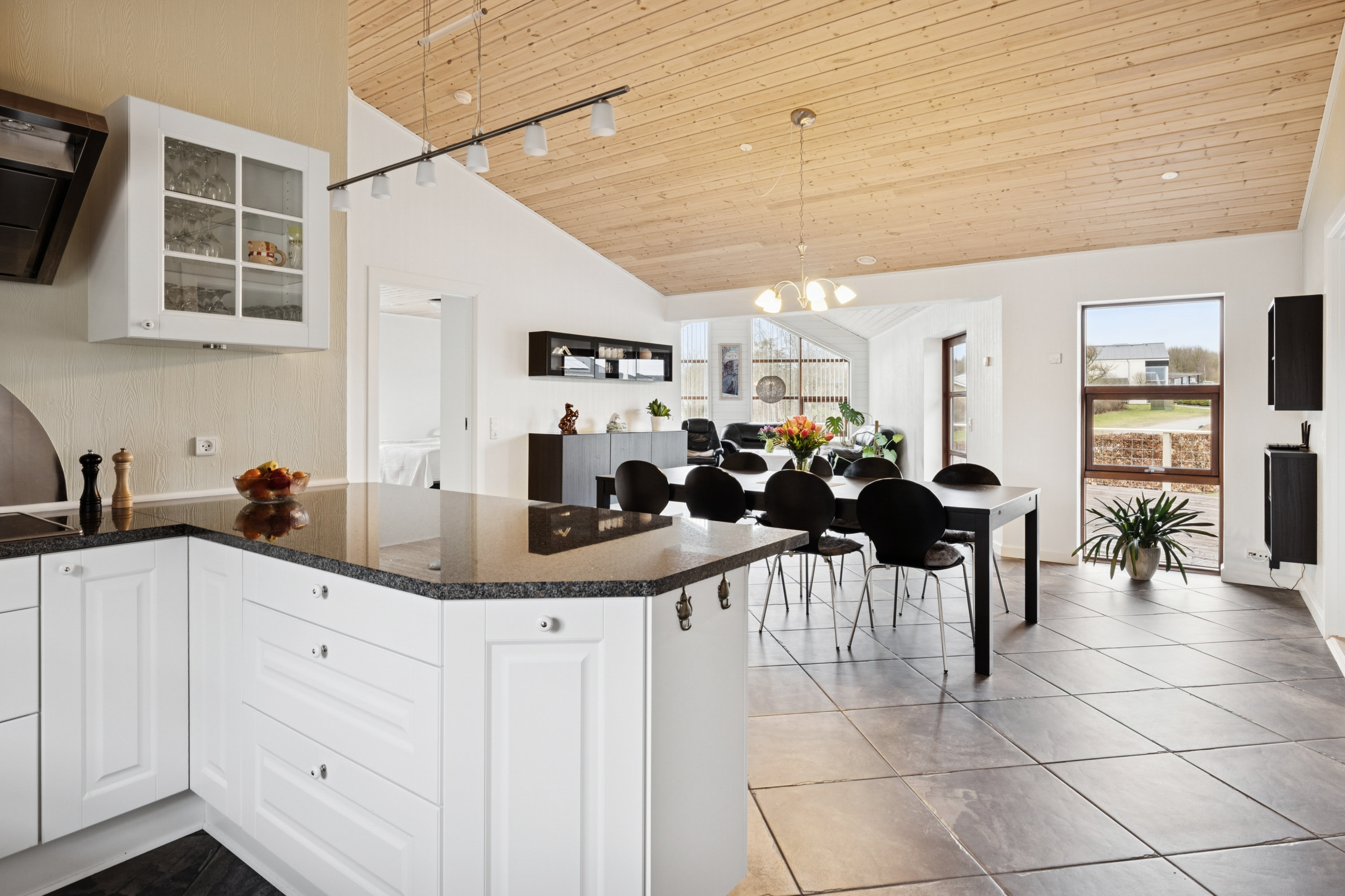 Fremhævet køkken billede i fuldskærmstilstand. Billede af Fjordglimt 4, Ulbjerg, 8832 Skals