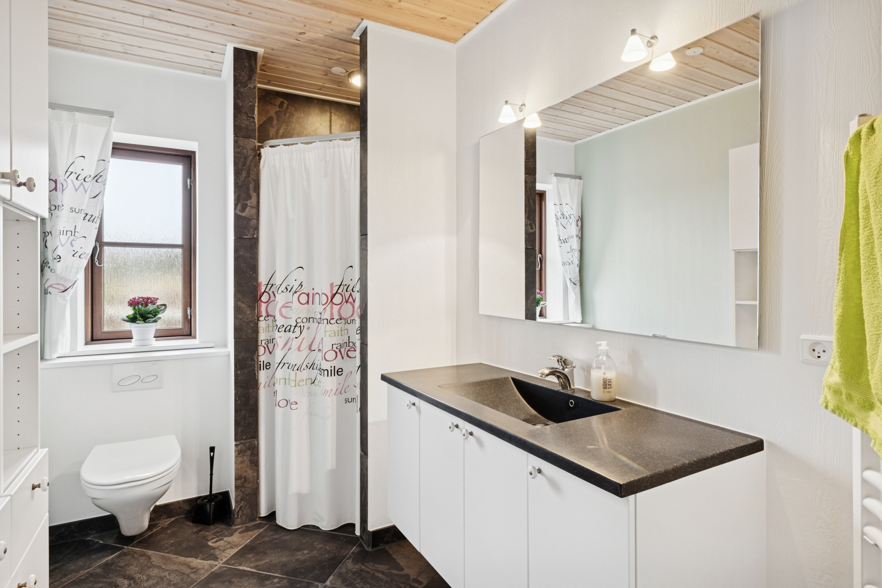 Fremhævet badeværelse billede i fuldskærmstilstand. Billede af Fjordglimt 4, Ulbjerg, 8832 Skals