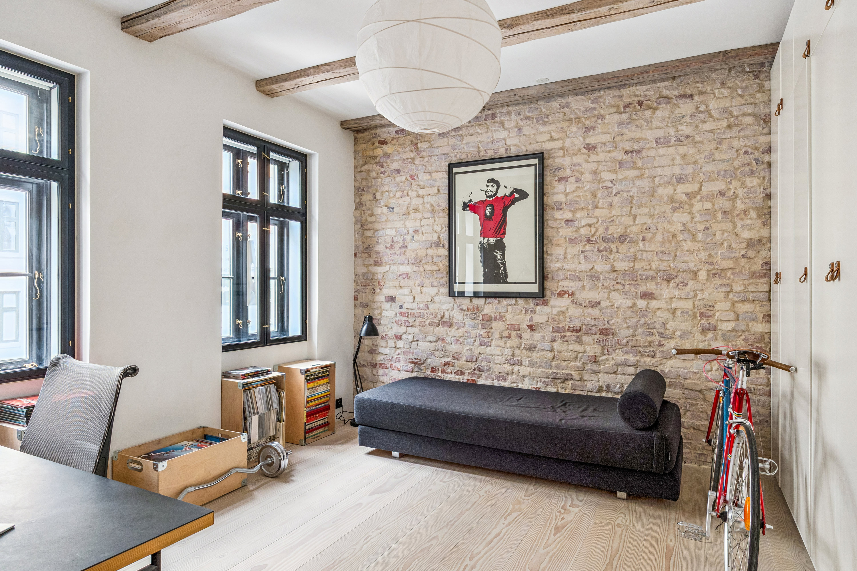 Fremhævet stue billede i fuldskærmstilstand. Billede af Webersgade 42, 2100 København Ø