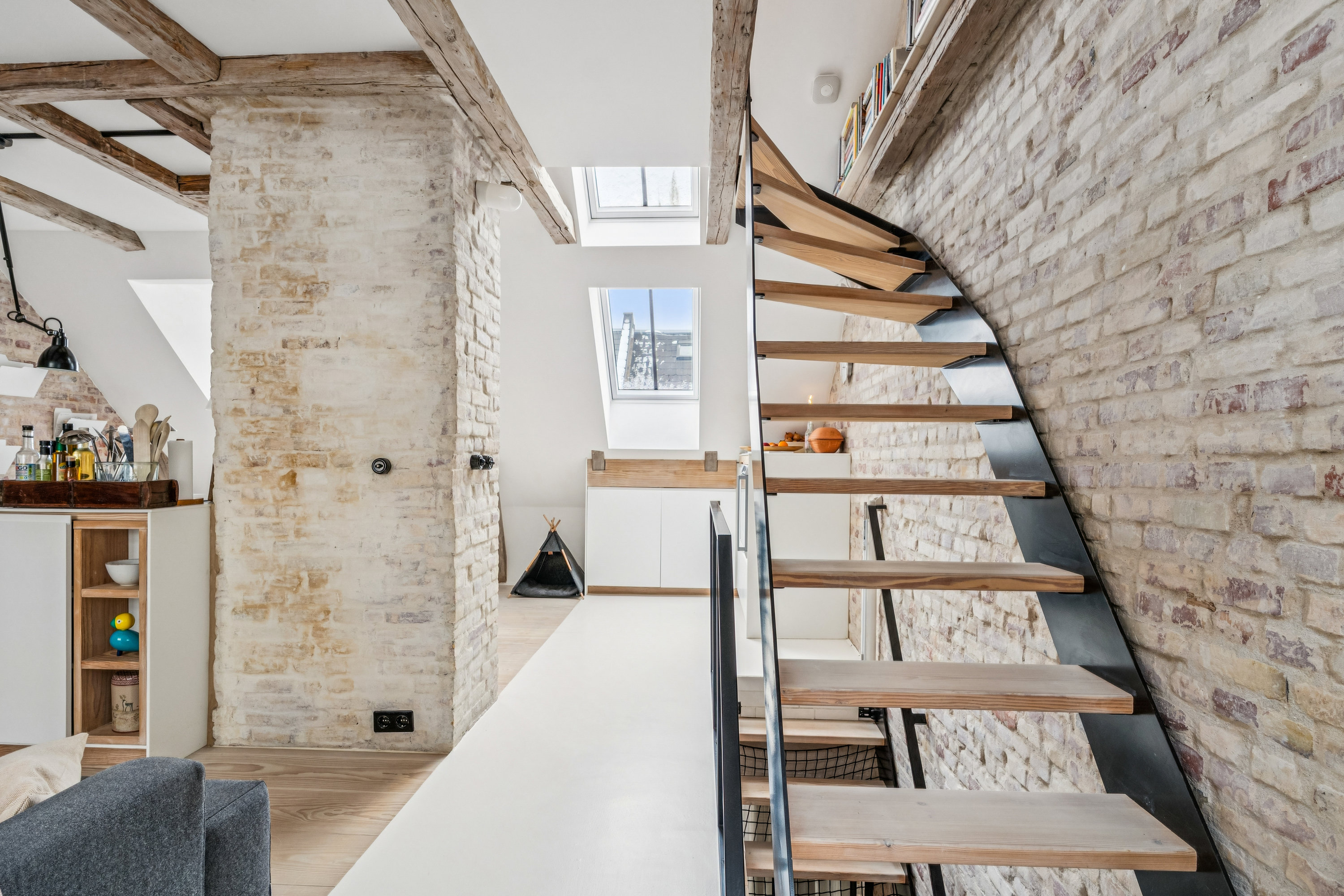 Fremhævet trappe billede i fuldskærmstilstand. Billede af Webersgade 42, 2100 København Ø