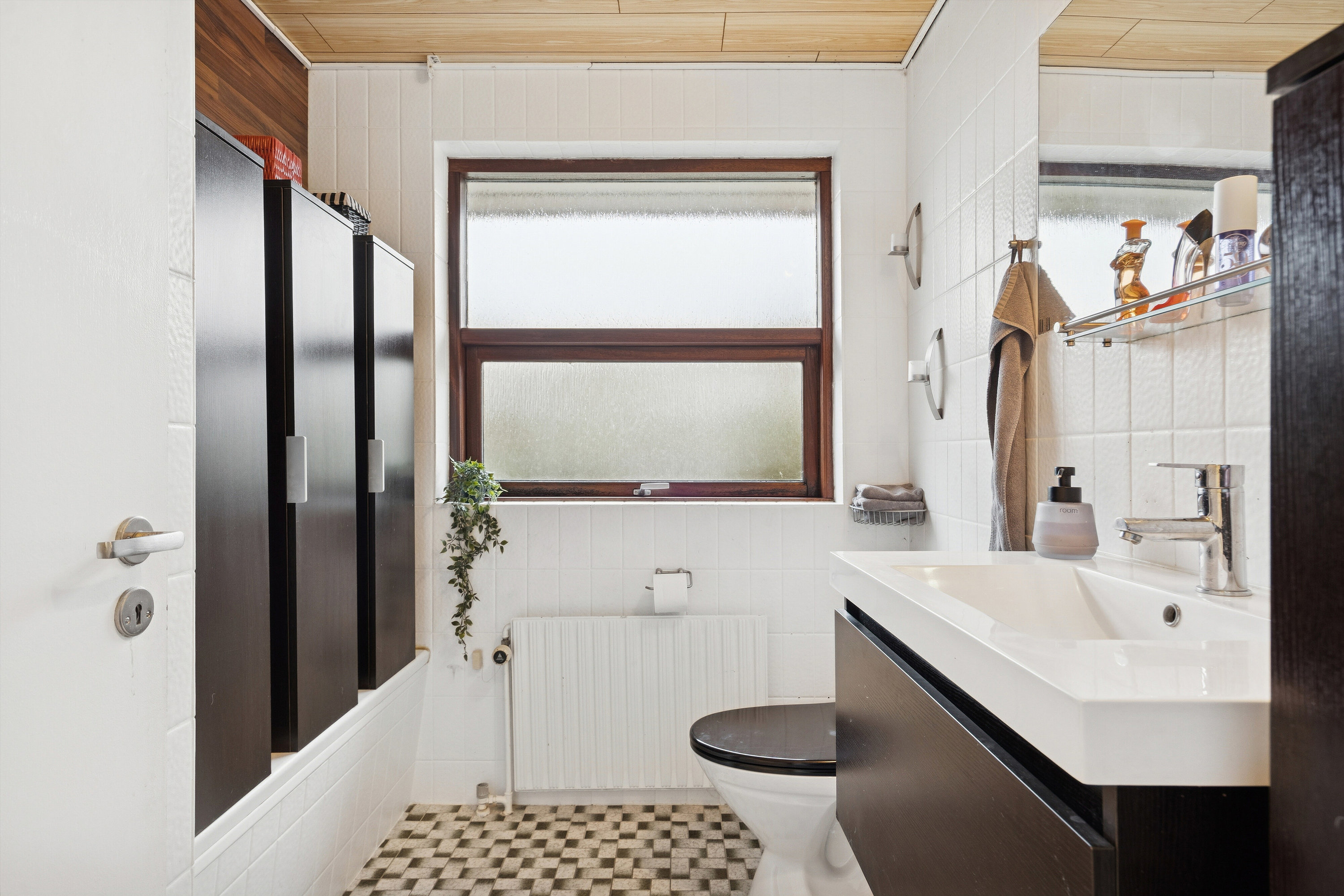 Fremhævet badeværelse billede i fuldskærmstilstand. Billede af Saturnvej 23, 8723 Løsning