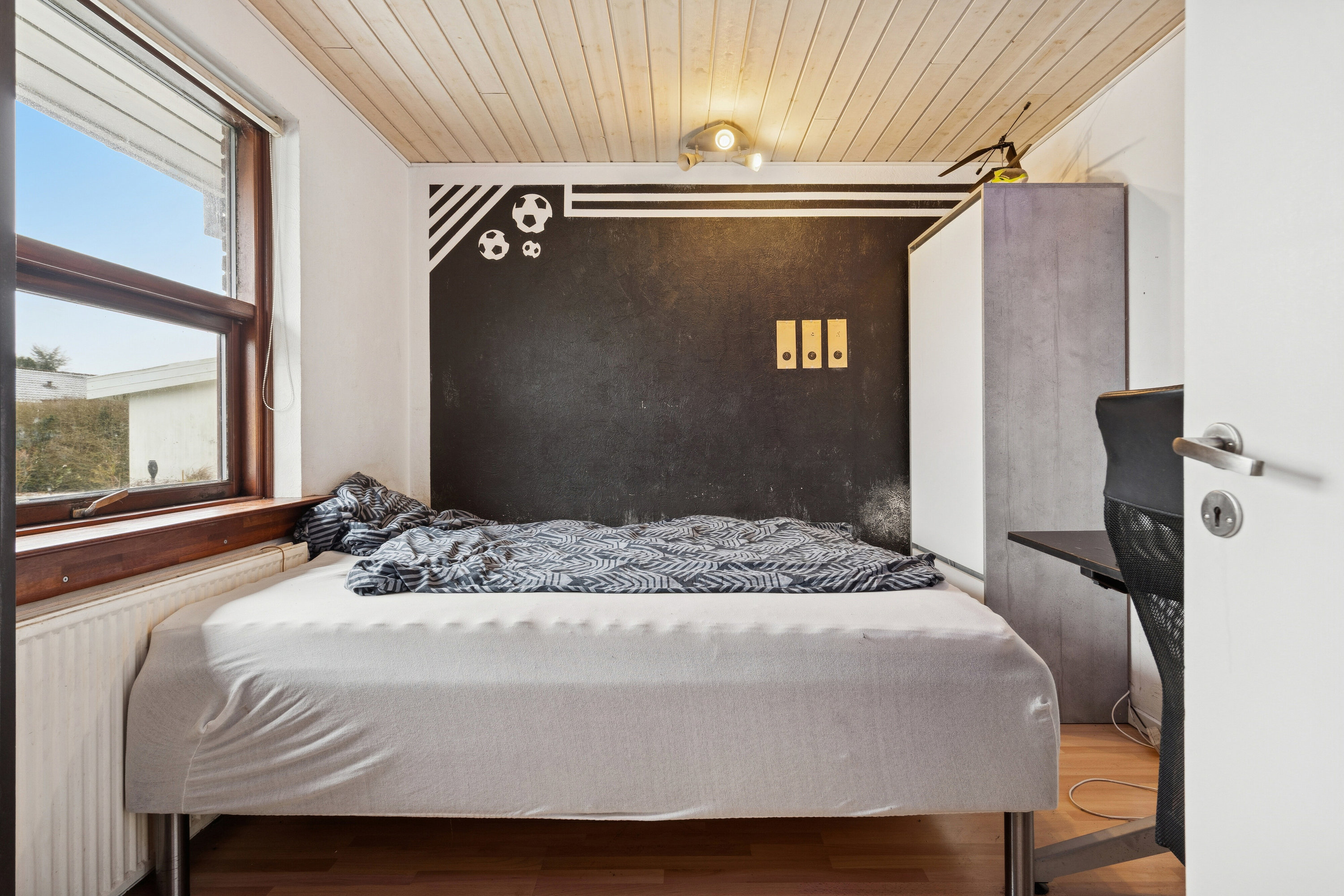 Fremhævet soveværelse billede i fuldskærmstilstand. Billede af Saturnvej 23, 8723 Løsning