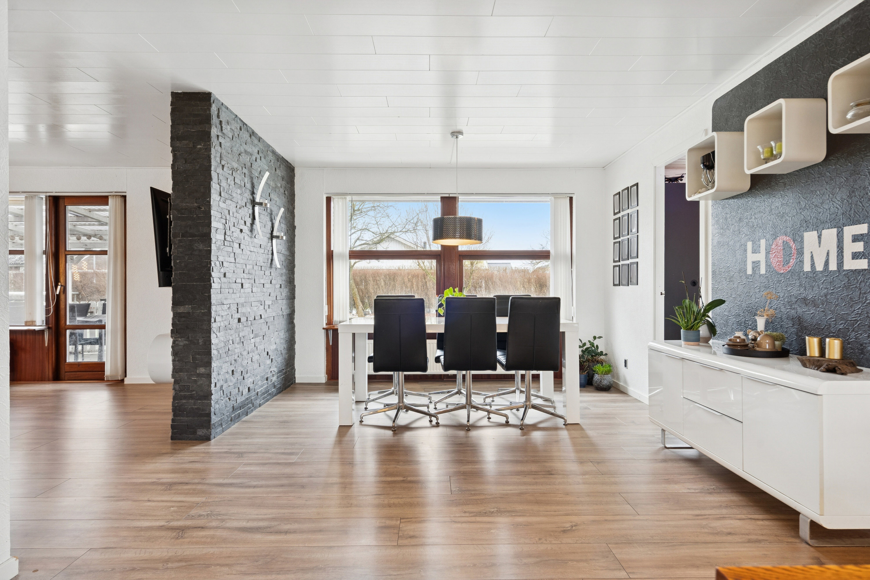 Fremhævet spisestue billede i fuldskærmstilstand. Billede af Saturnvej 23, 8723 Løsning