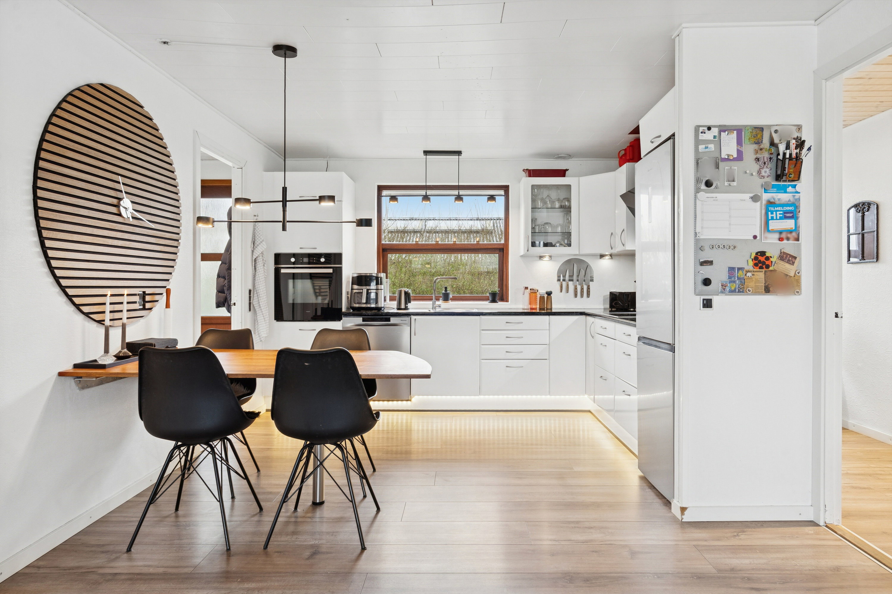 Fremhævet spisestue billede i fuldskærmstilstand. Billede af Saturnvej 23, 8723 Løsning