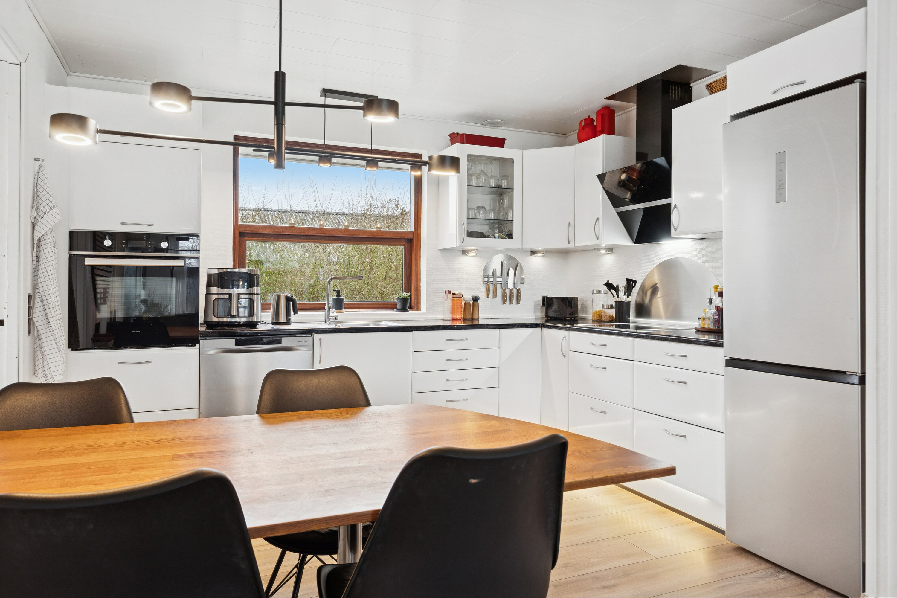 Fremhævet spisestue billede i fuldskærmstilstand. Billede af Saturnvej 23, 8723 Løsning