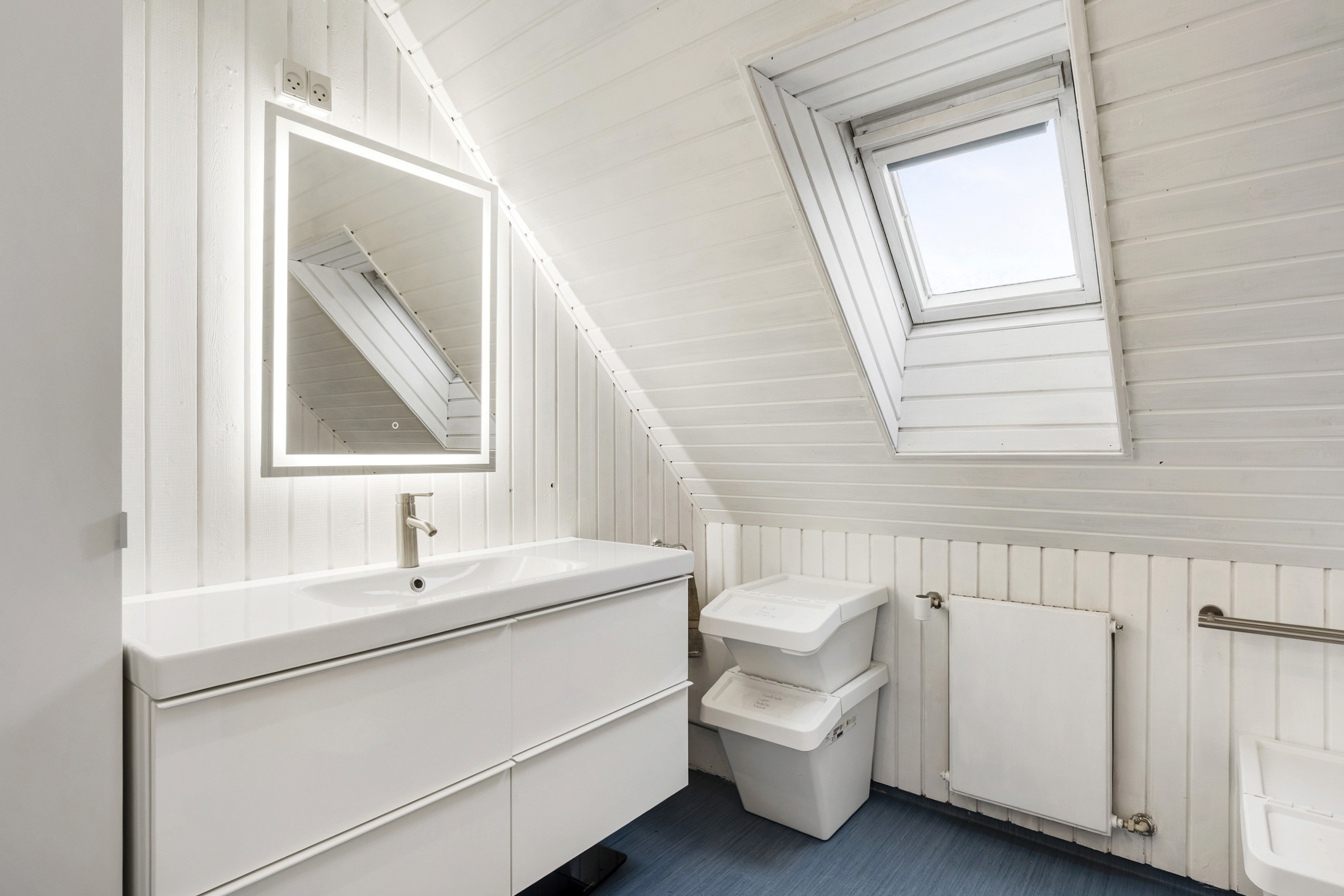 Fremhævet badeværelse billede i fuldskærmstilstand. Billede af Rådyrløkken 121, Slukefter, 5210 Odense NV