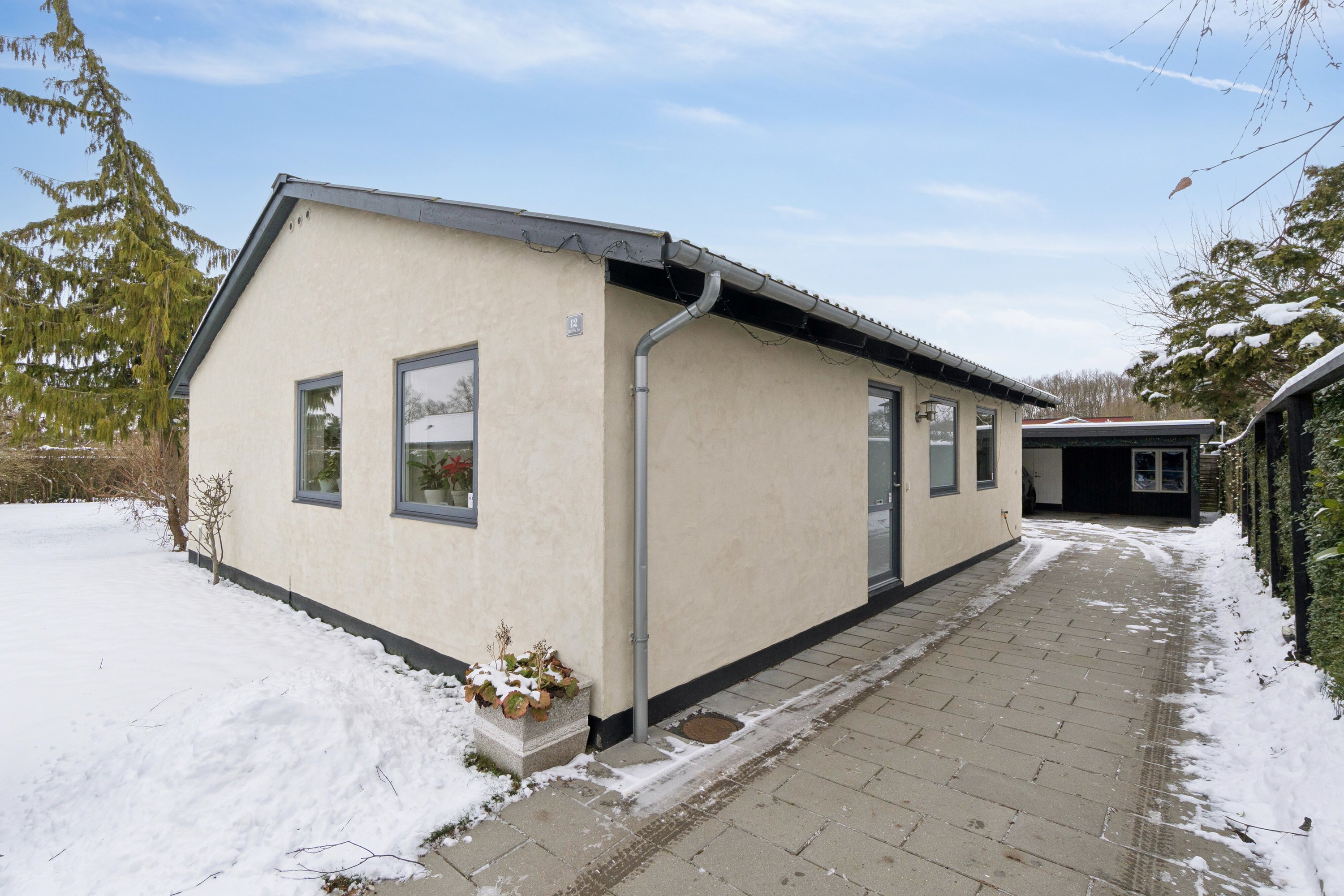 Fremhævet udendørs billede i fuldskærmstilstand. Billede af Flintager 12, 2620 Albertslund