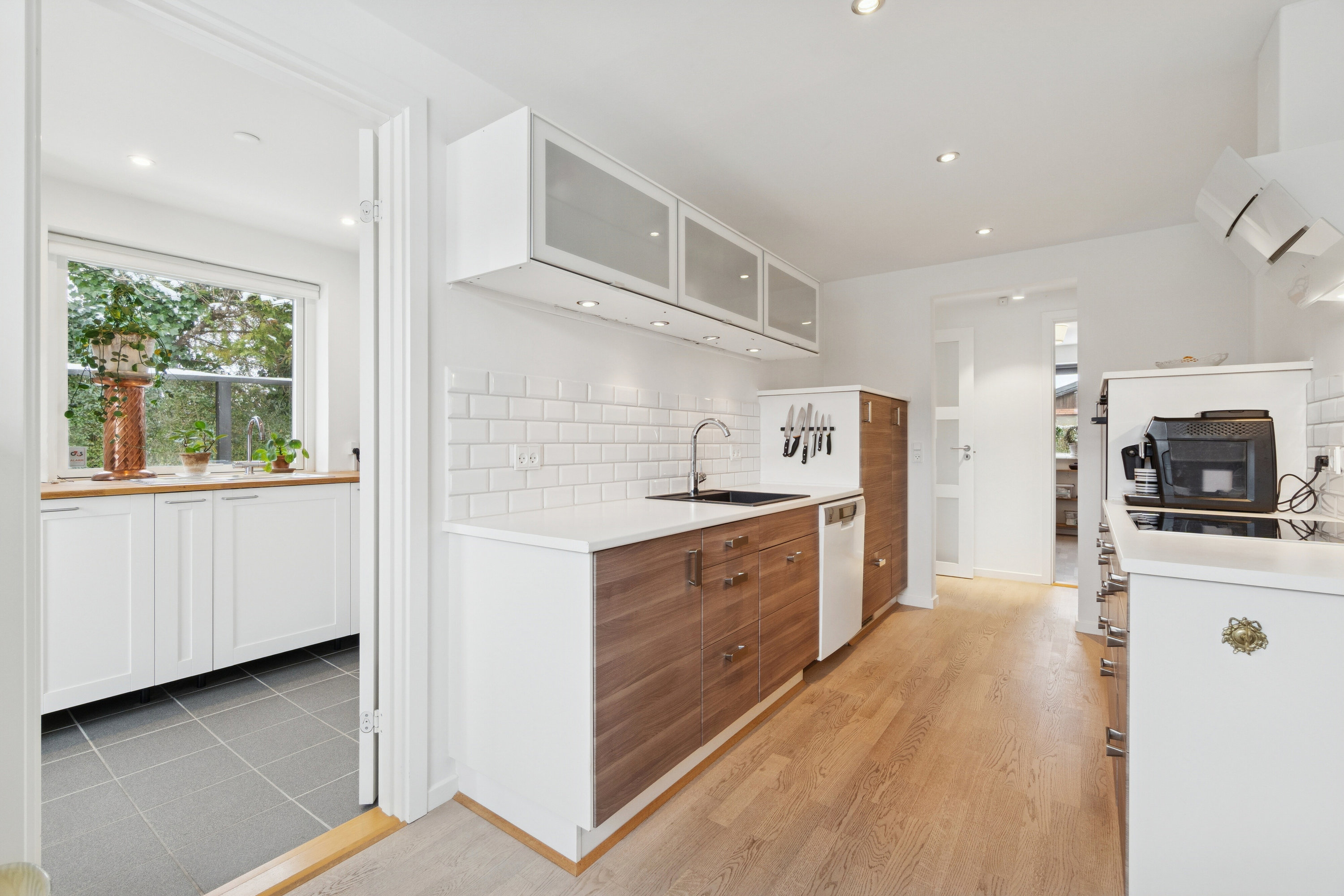 Fremhævet køkken billede i fuldskærmstilstand. Billede af Flintager 12, 2620 Albertslund