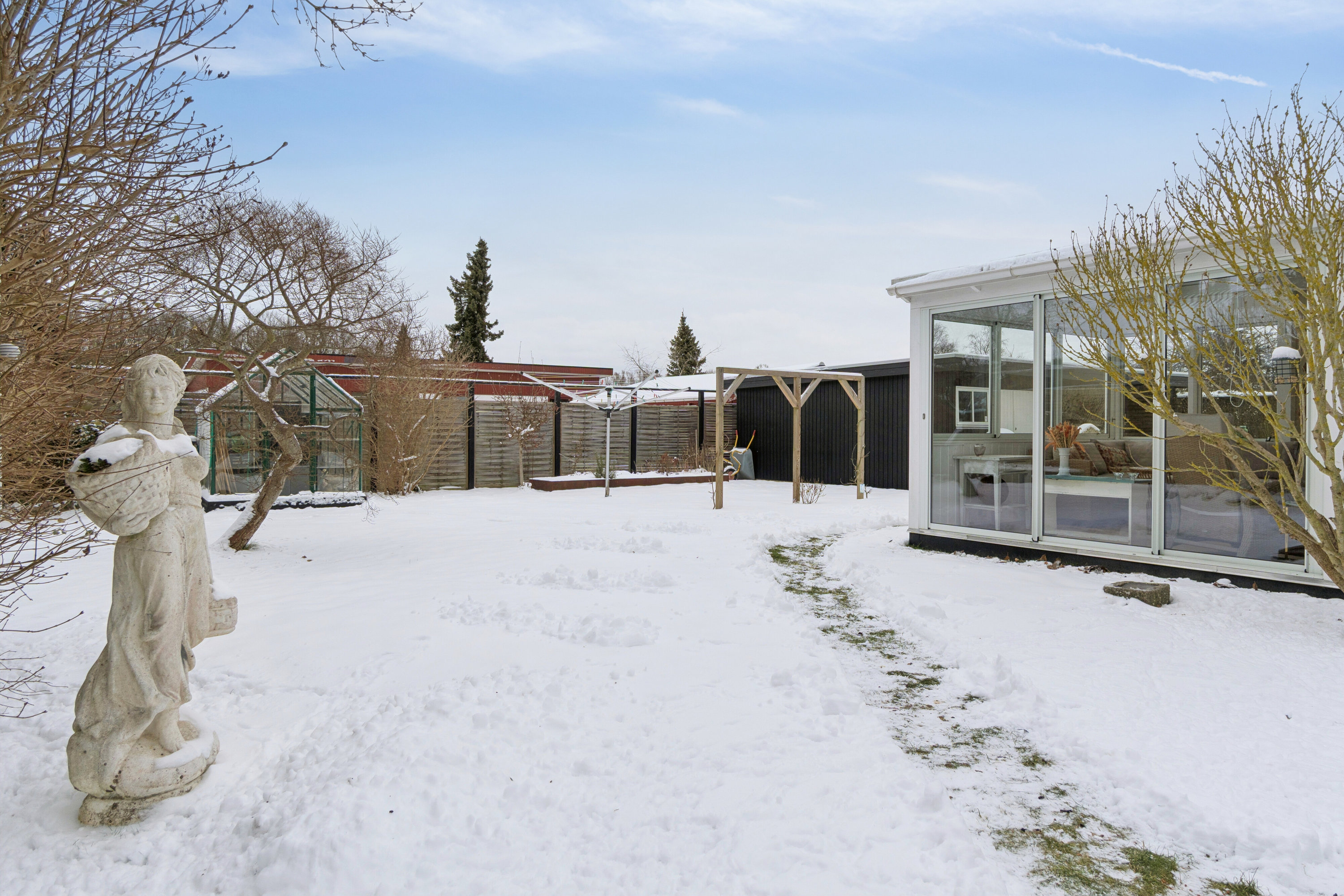 Fremhævet udendørs billede i fuldskærmstilstand. Billede af Flintager 12, 2620 Albertslund