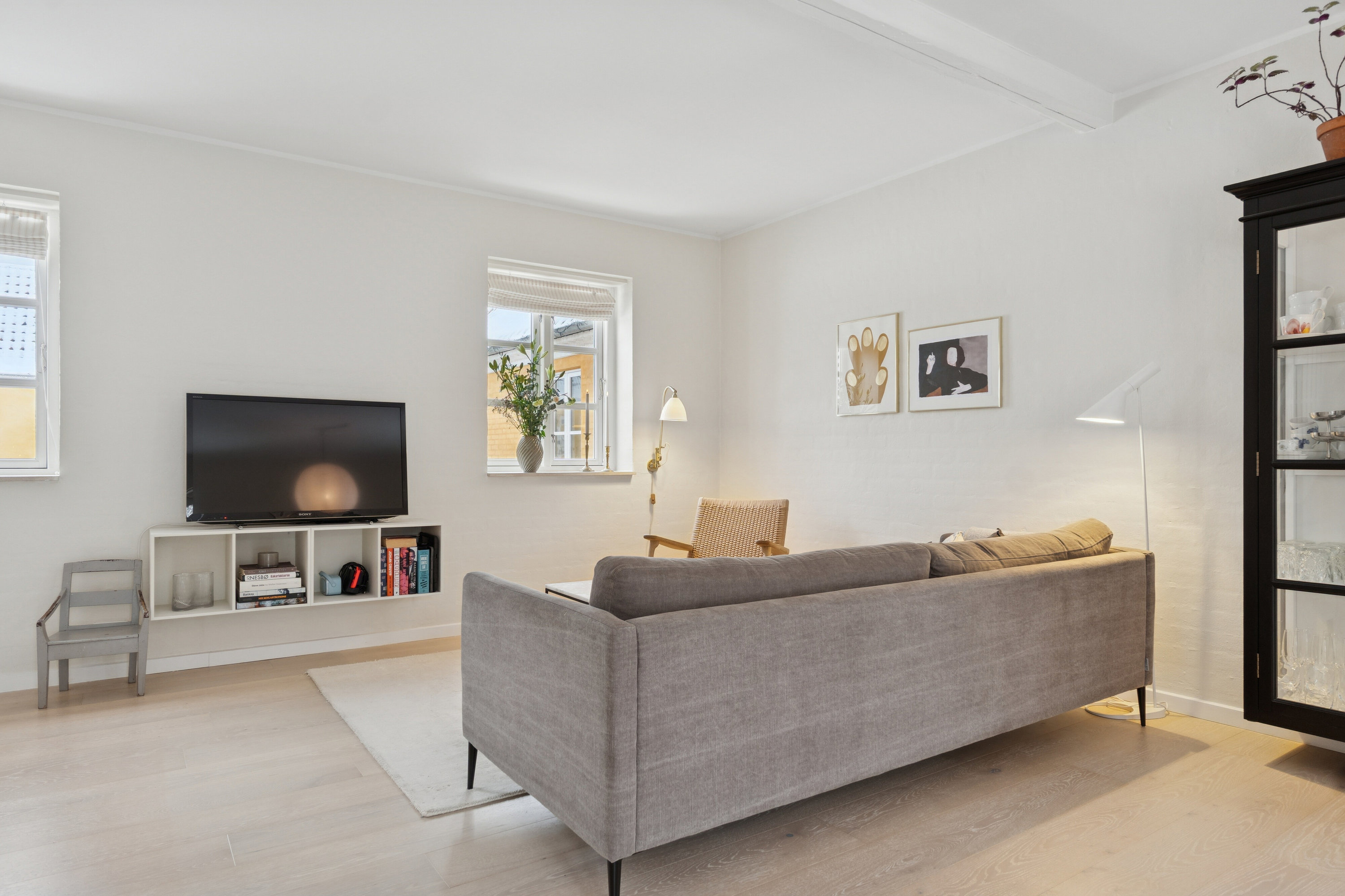 Fremhævet stue billede i fuldskærmstilstand. Billede af Virumgade 50F, 2830 Virum