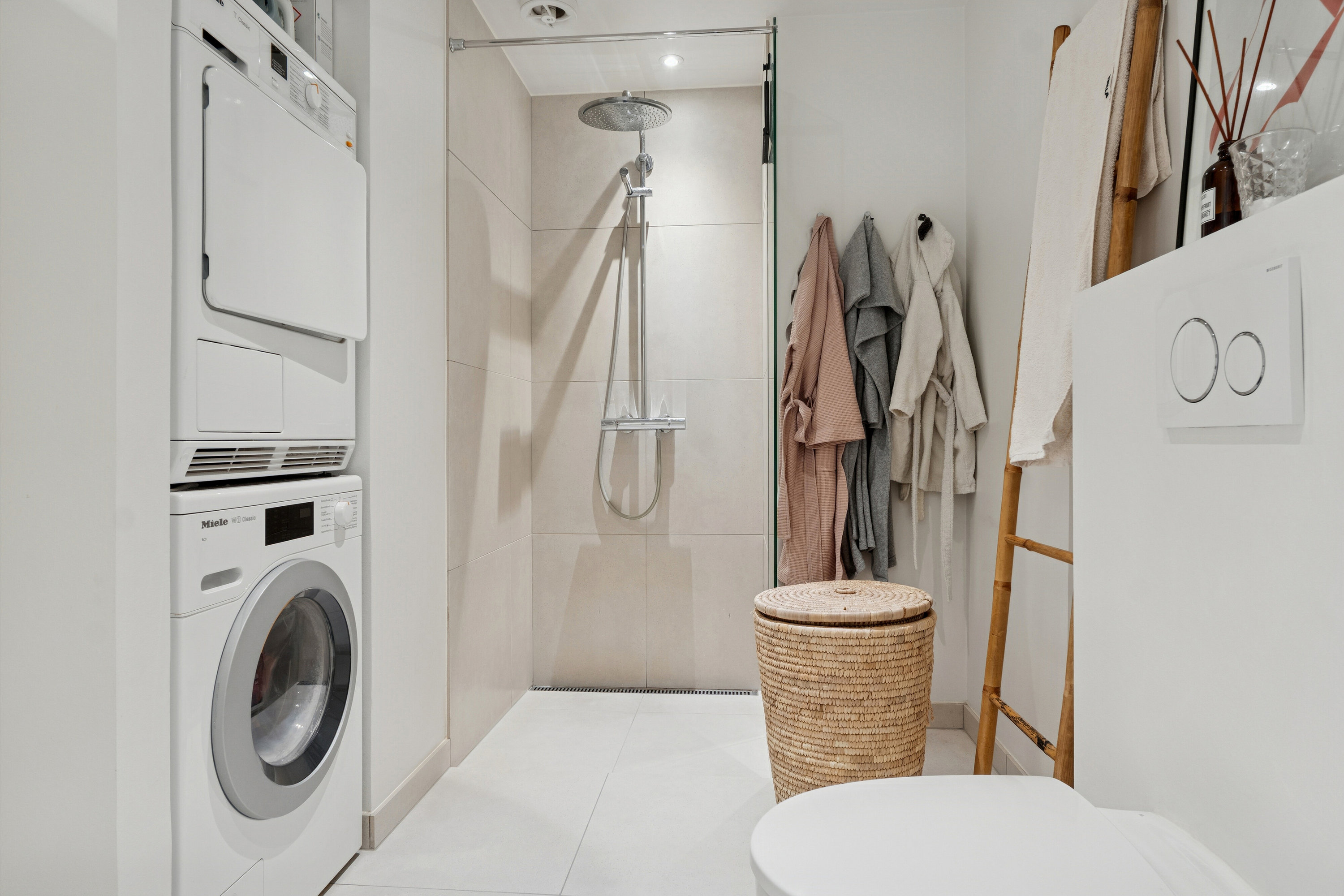 Fremhævet badeværelse billede i fuldskærmstilstand. Billede af Virumgade 50F, 2830 Virum