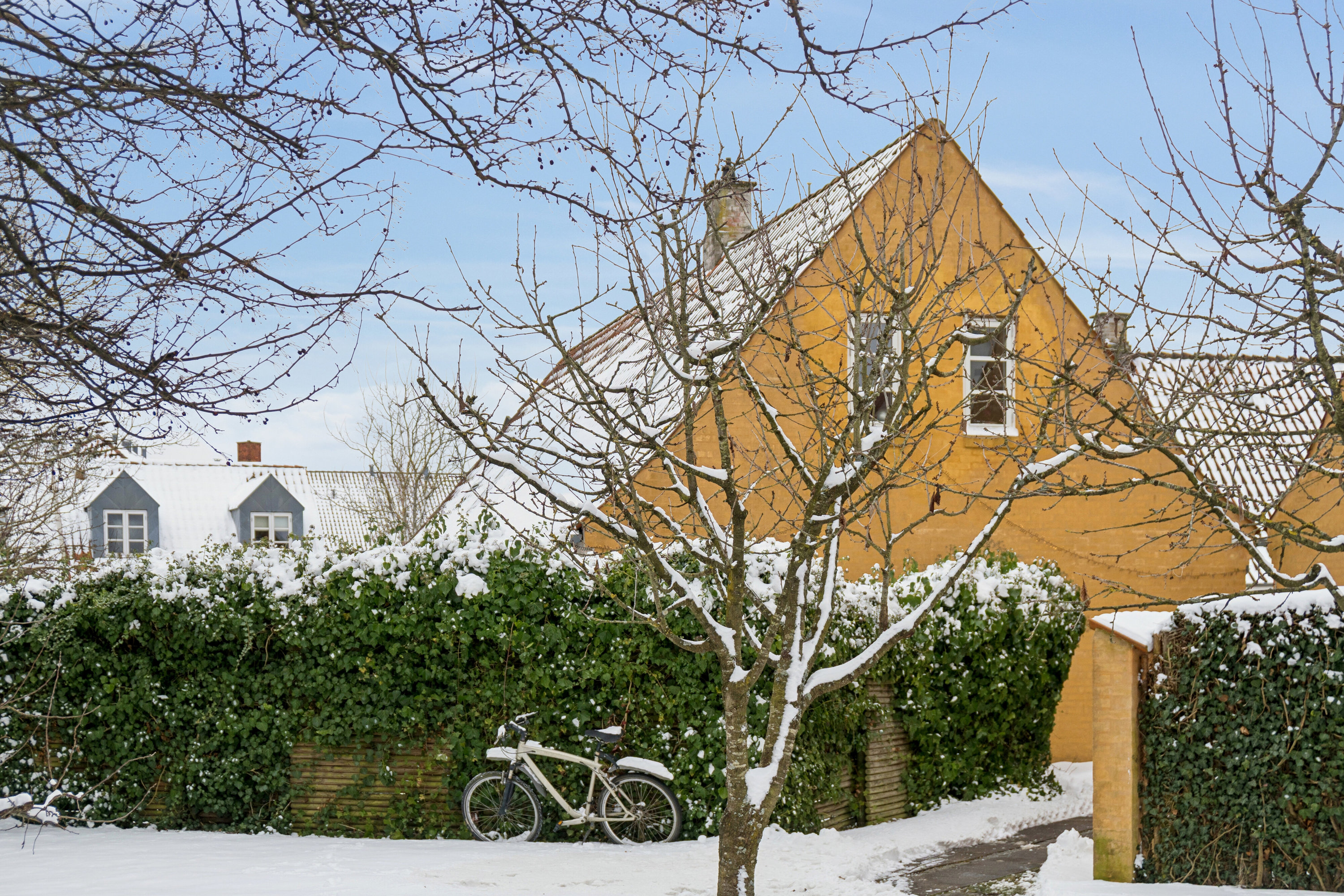 Fremhævet udendørs billede i fuldskærmstilstand. Billede af Virumgade 50F, 2830 Virum