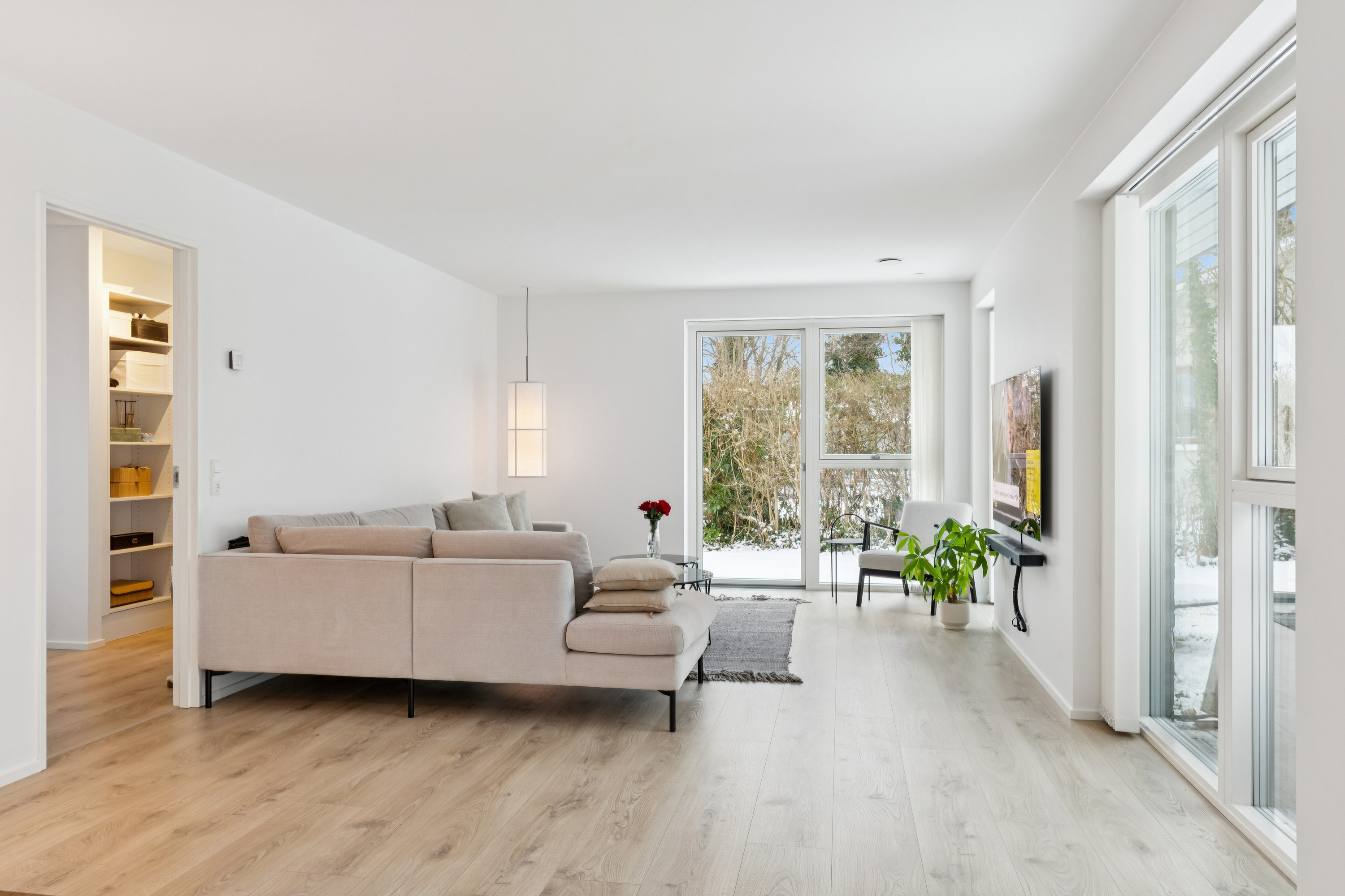 Fremhævet stue billede i fuldskærmstilstand. Billede af Rønnevej 4, Fløng, 2640 Hedehusene