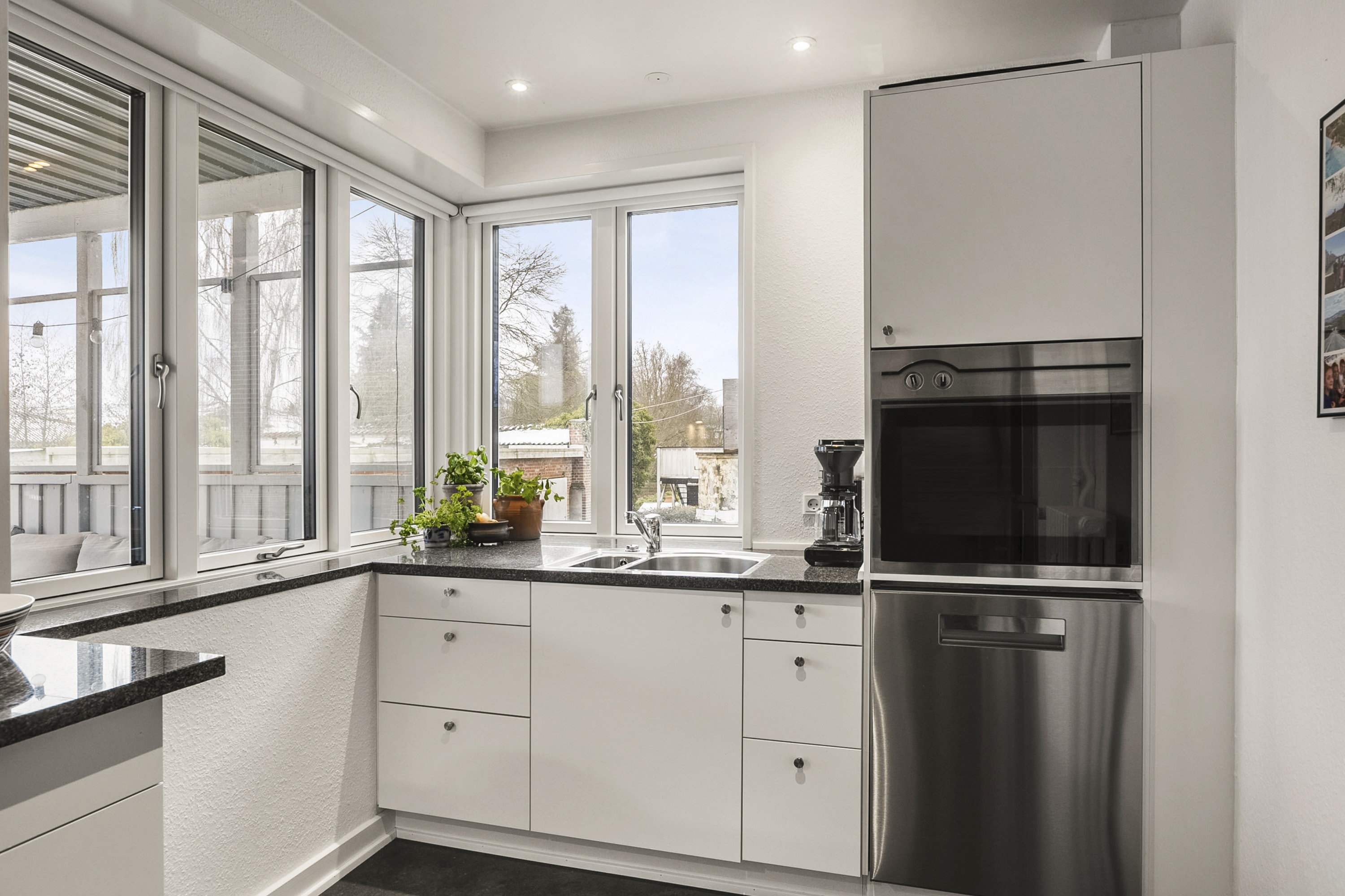 Fremhævet køkken billede i fuldskærmstilstand. Billede af Lindsnakkevej 10, st.., 6200 Aabenraa