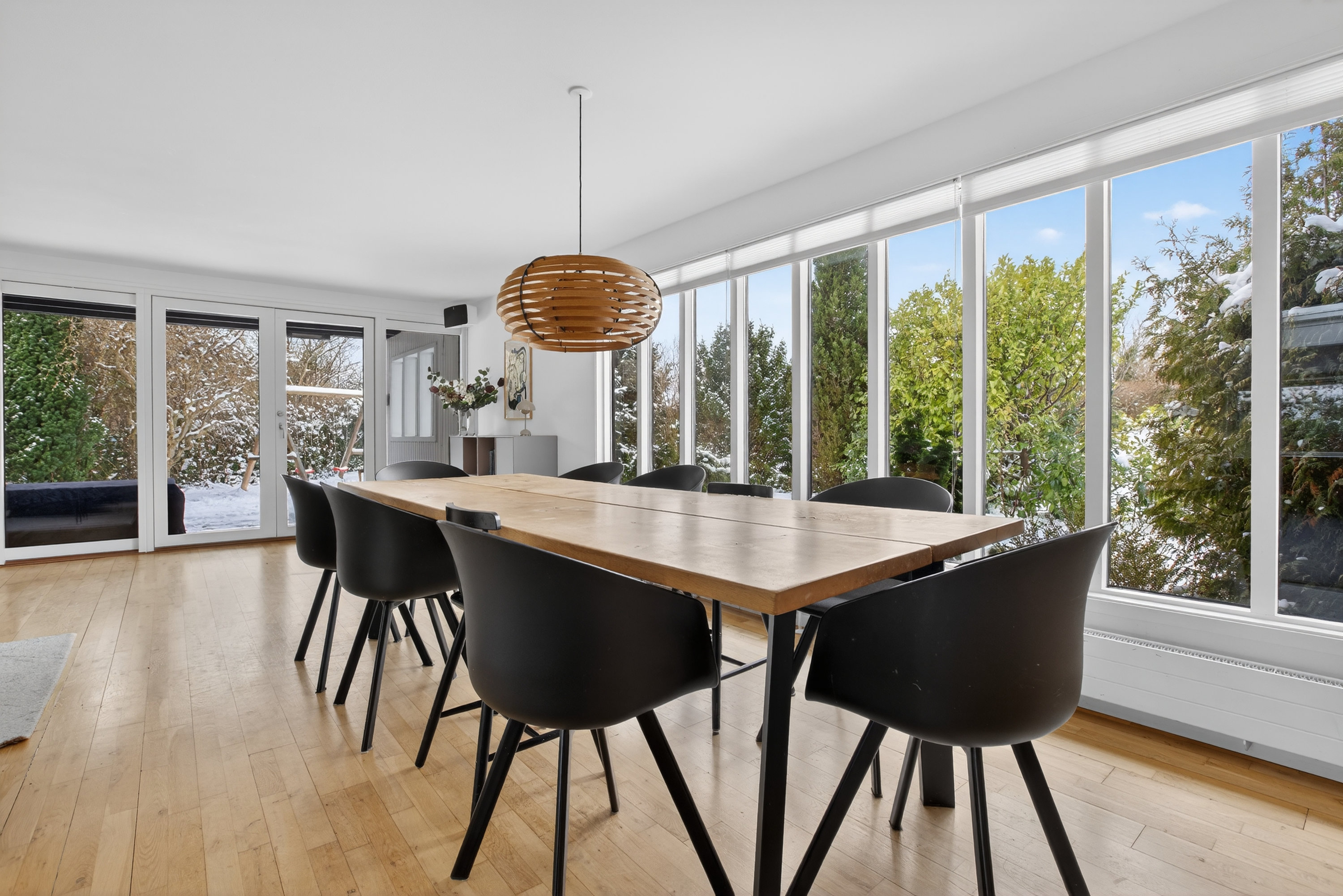 Fremhævet stue billede i fuldskærmstilstand. Billede af Svalebo 2, 2750 Ballerup