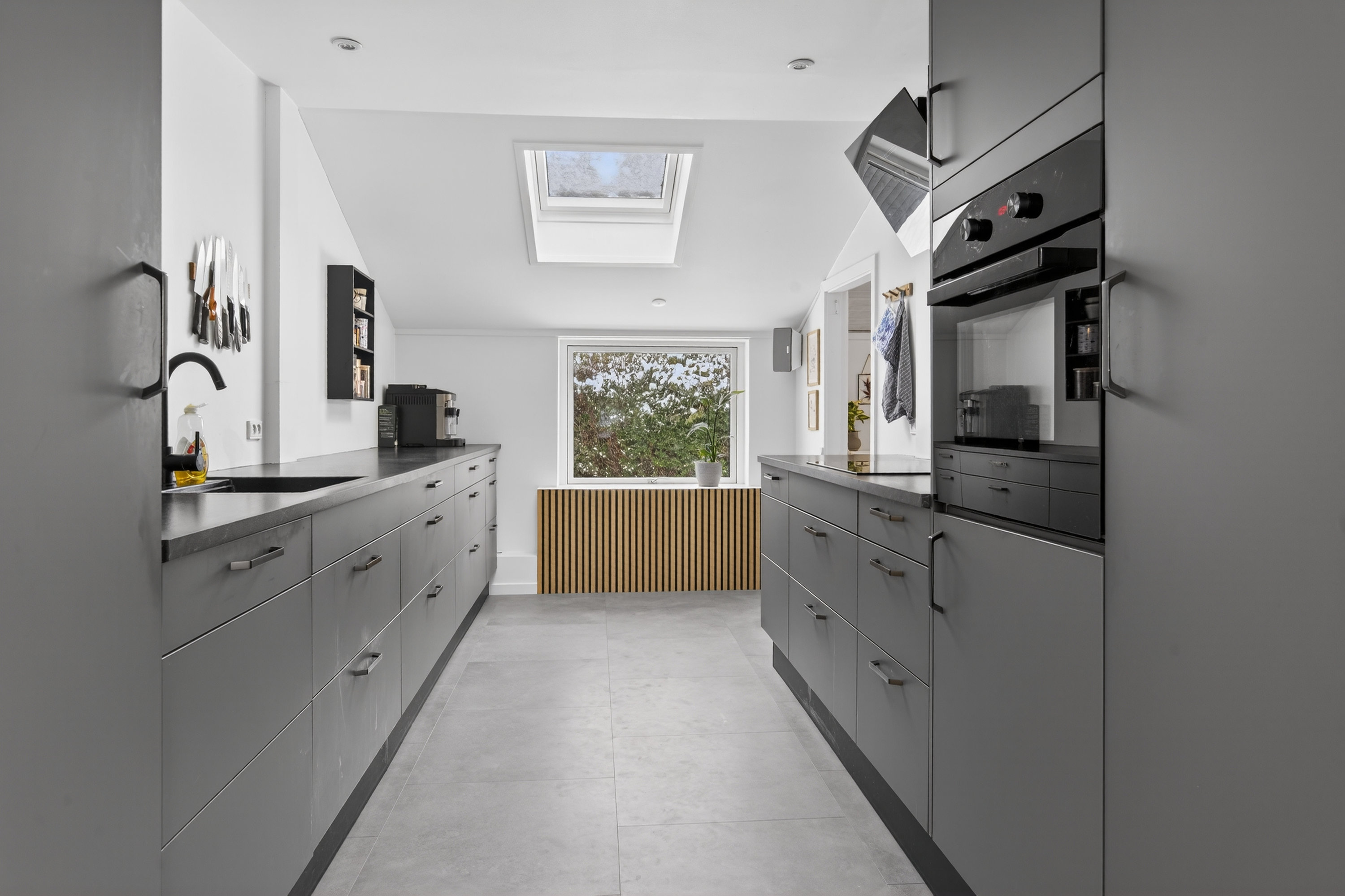 Fremhævet køkken billede i fuldskærmstilstand. Billede af Svalebo 2, 2750 Ballerup