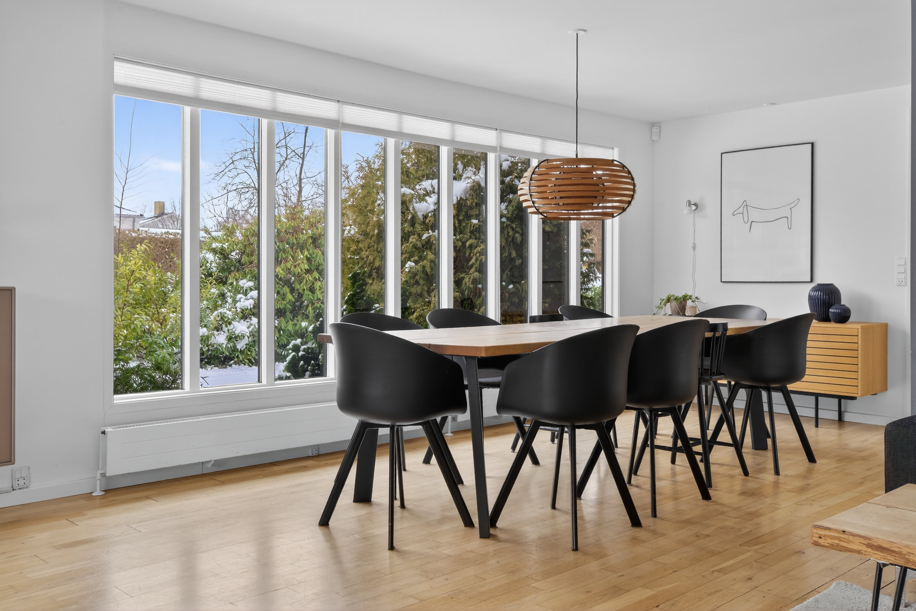 Fremhævet stue billede i fuldskærmstilstand. Billede af Svalebo 2, 2750 Ballerup