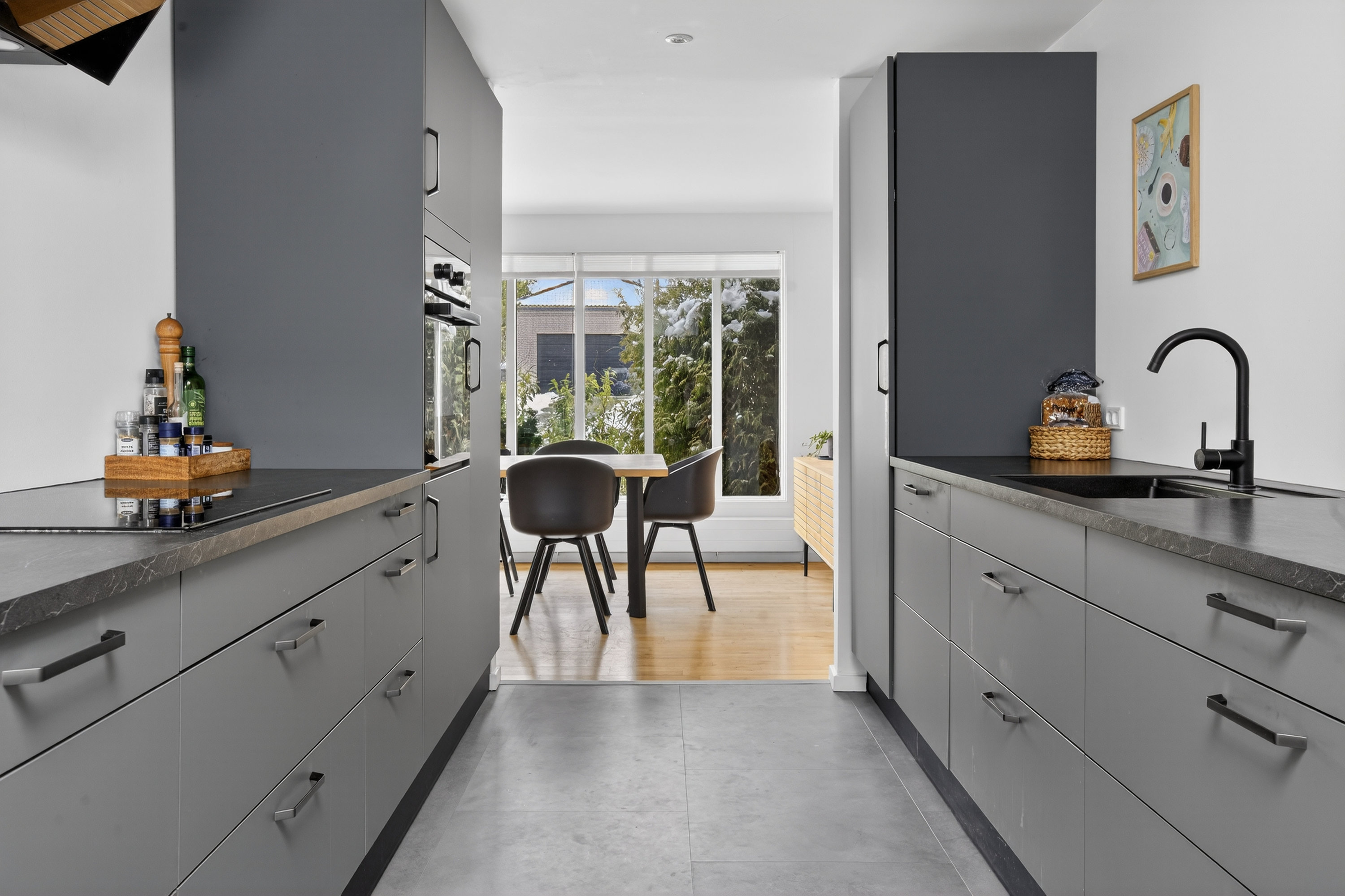 Fremhævet køkken billede i fuldskærmstilstand. Billede af Svalebo 2, 2750 Ballerup