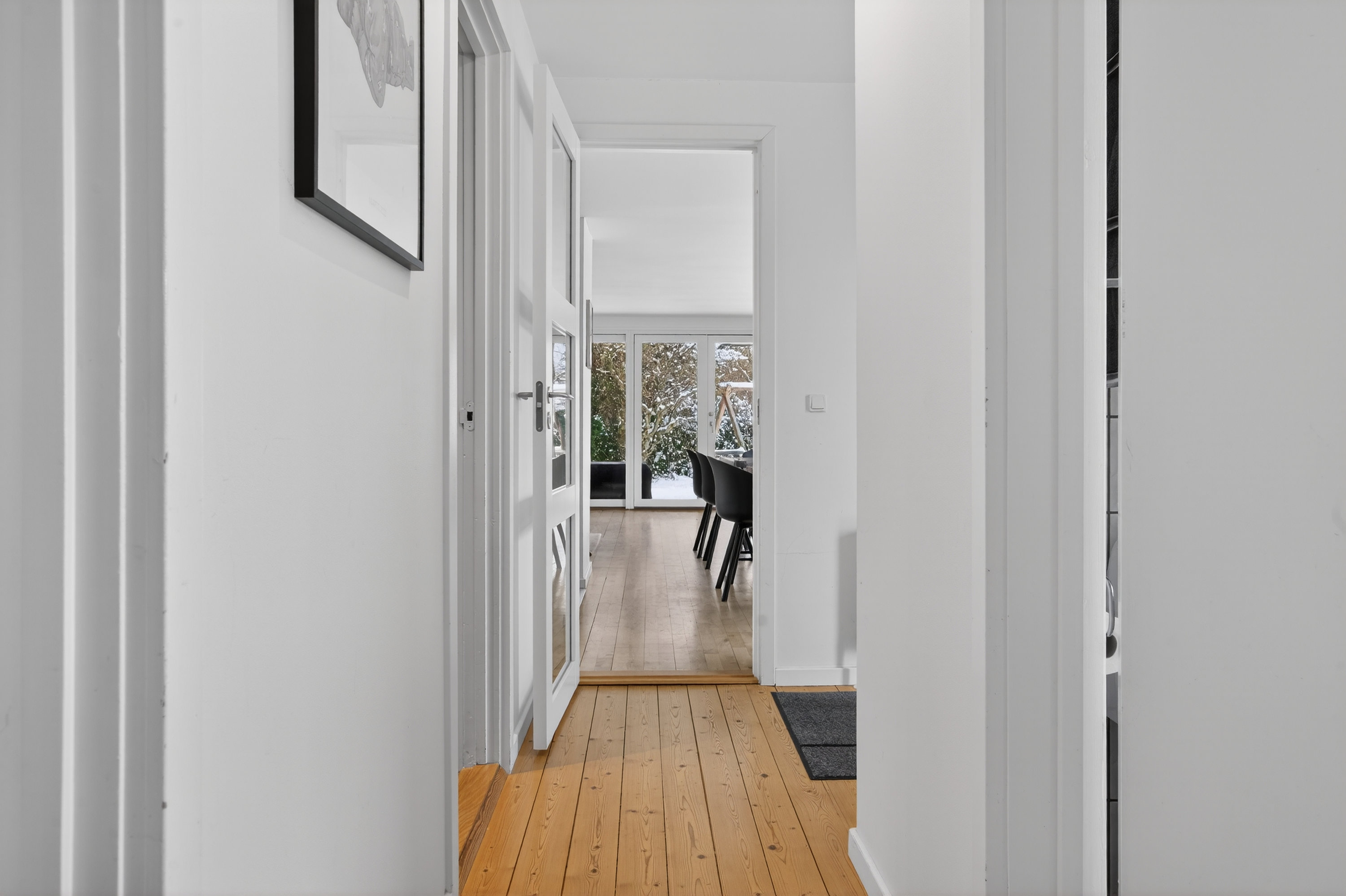 Fremhævet mellemgang billede i fuldskærmstilstand. Billede af Svalebo 2, 2750 Ballerup