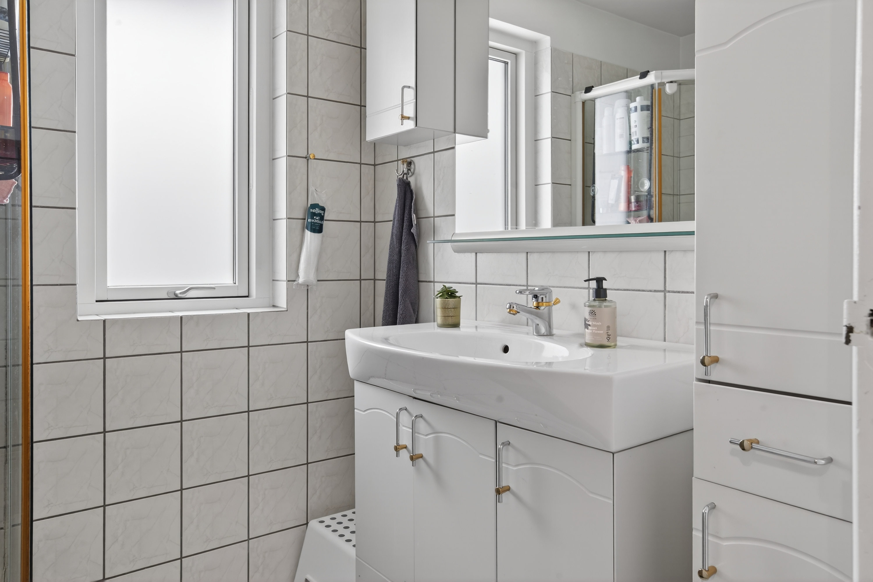 Fremhævet bad billede i fuldskærmstilstand. Billede af Svalebo 2, 2750 Ballerup