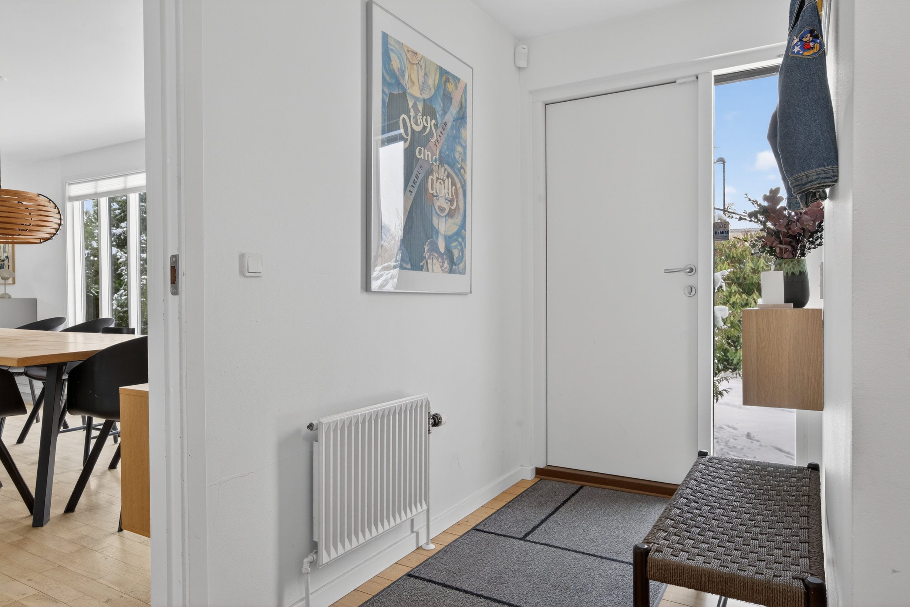 Fremhævet baggang billede i fuldskærmstilstand. Billede af Svalebo 2, 2750 Ballerup