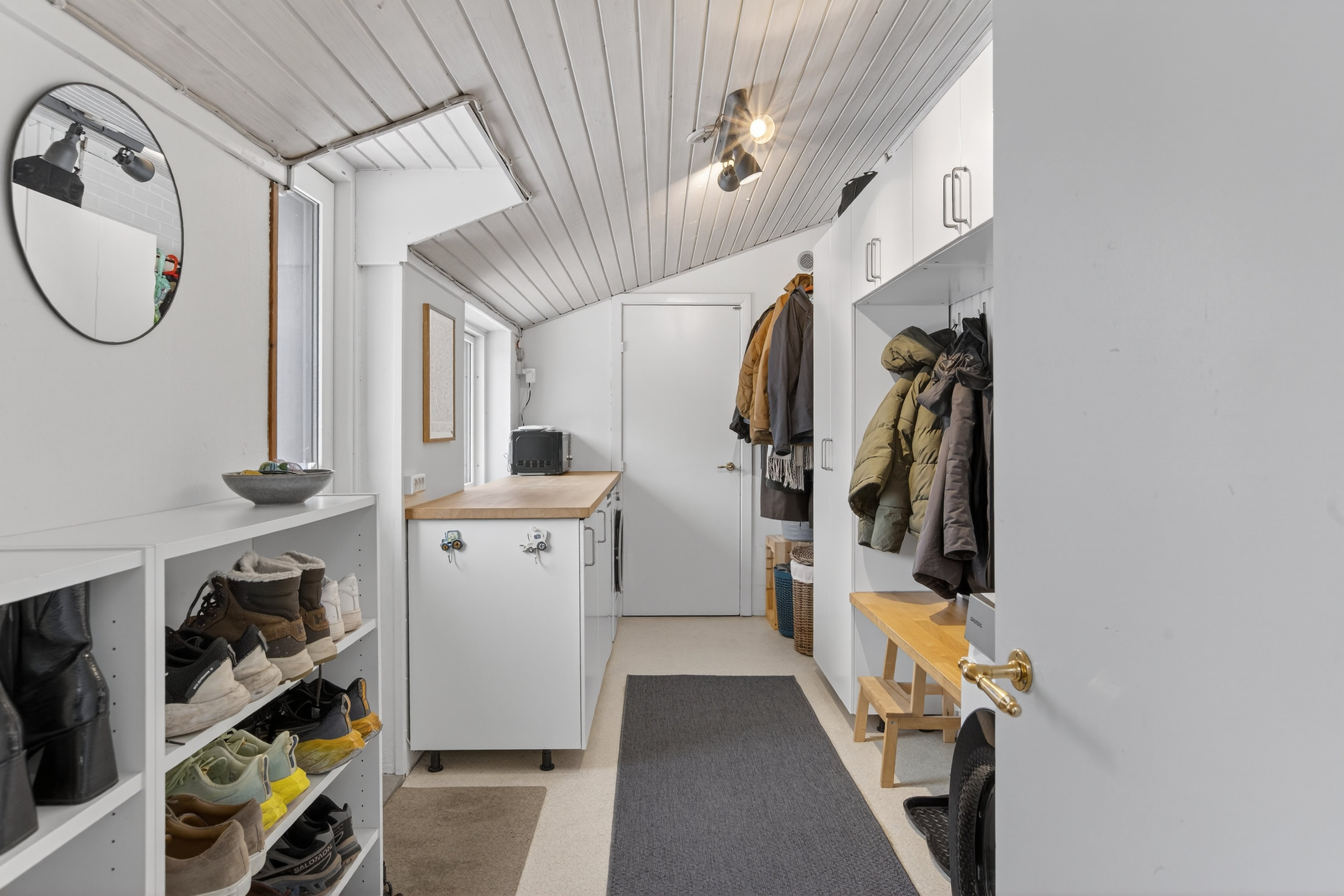 Fremhævet entré billede i fuldskærmstilstand. Billede af Svalebo 2, 2750 Ballerup