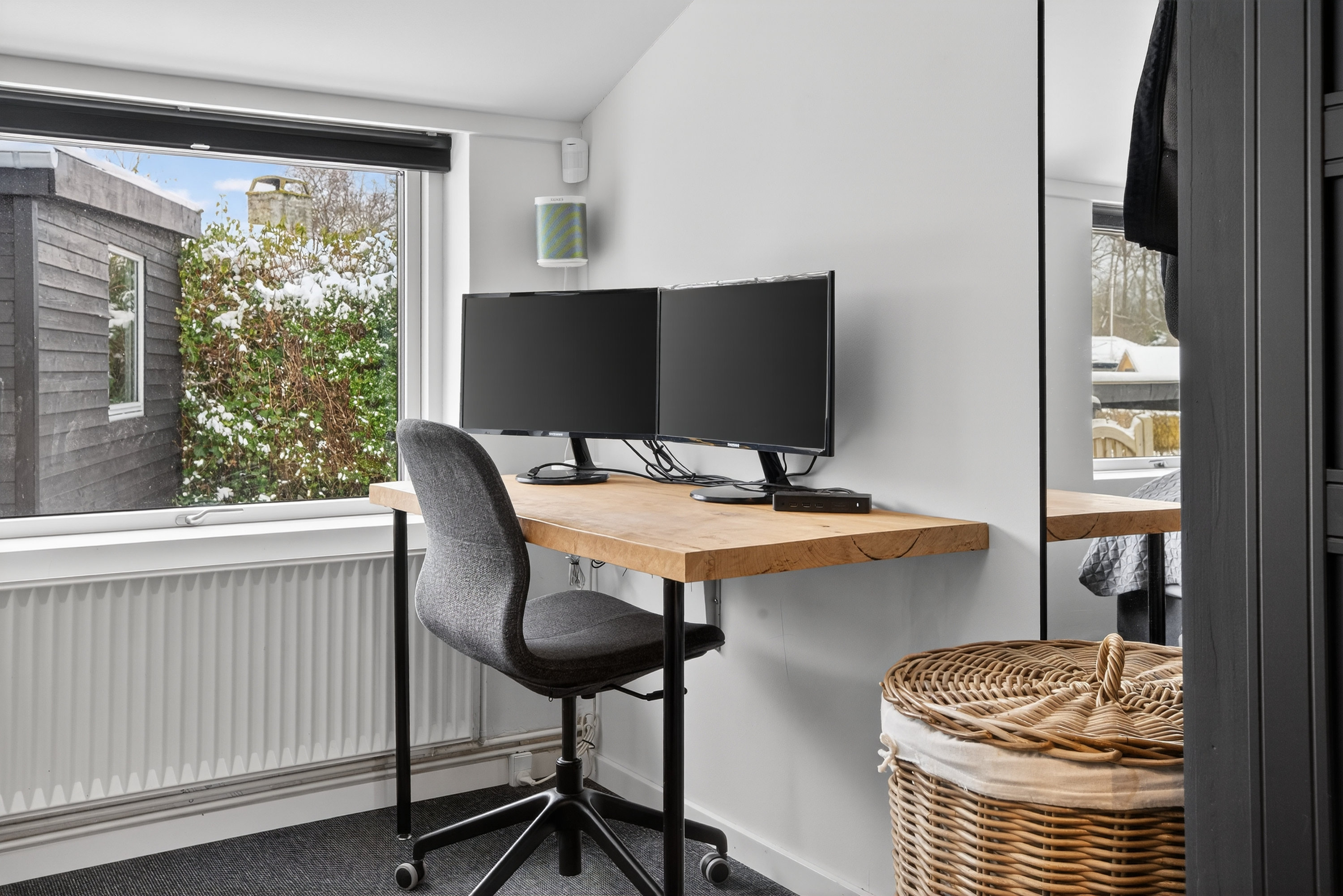 Fremhævet baggang billede i fuldskærmstilstand. Billede af Svalebo 2, 2750 Ballerup