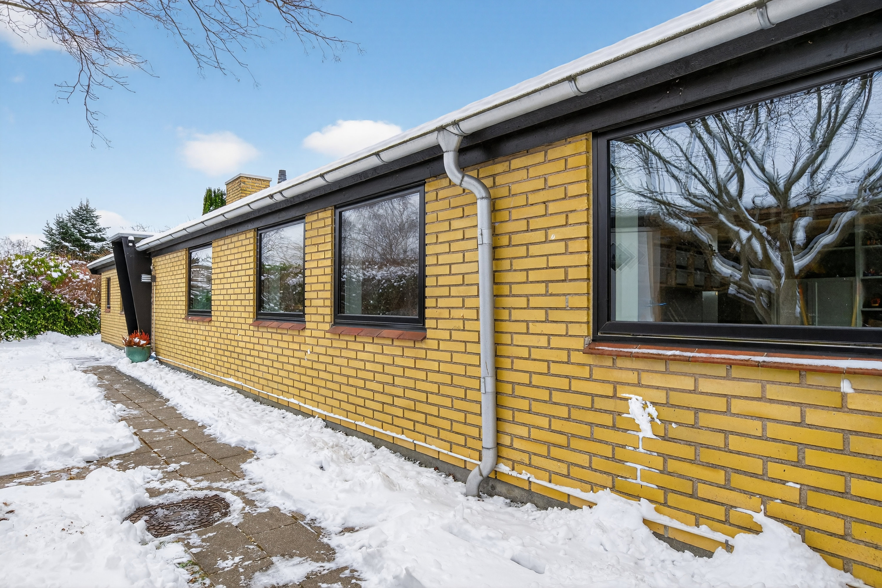 Fremhævet ude billede i fuldskærmstilstand. Billede af Svalebo 2, 2750 Ballerup