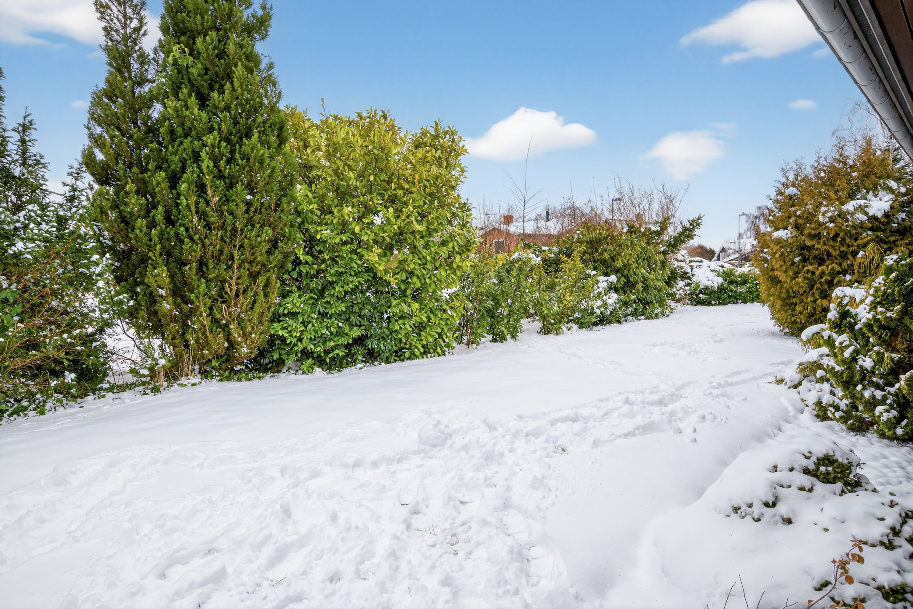 Fremhævet ude billede i fuldskærmstilstand. Billede af Svalebo 2, 2750 Ballerup