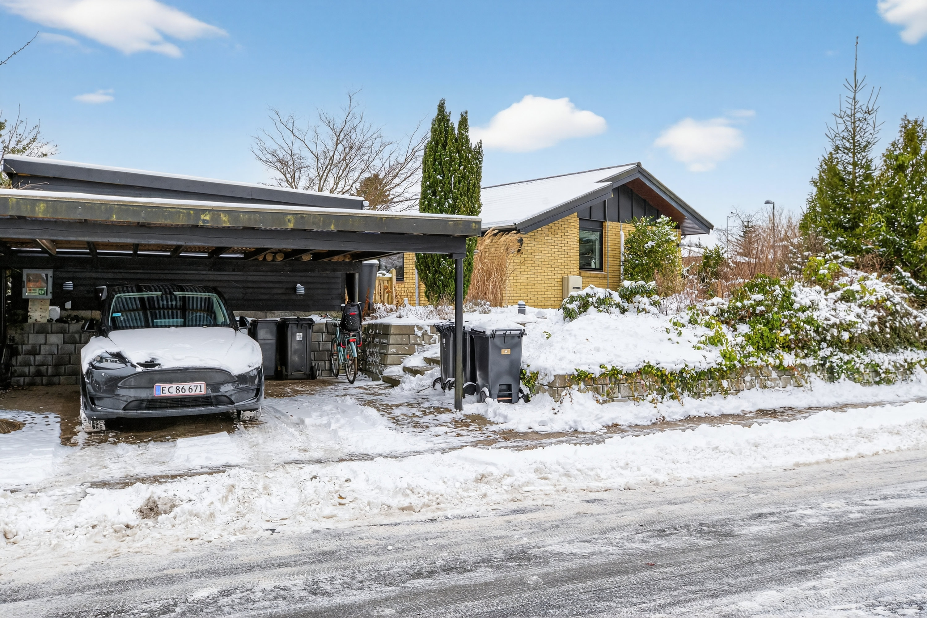 Fremhævet ude billede i fuldskærmstilstand. Billede af Svalebo 2, 2750 Ballerup