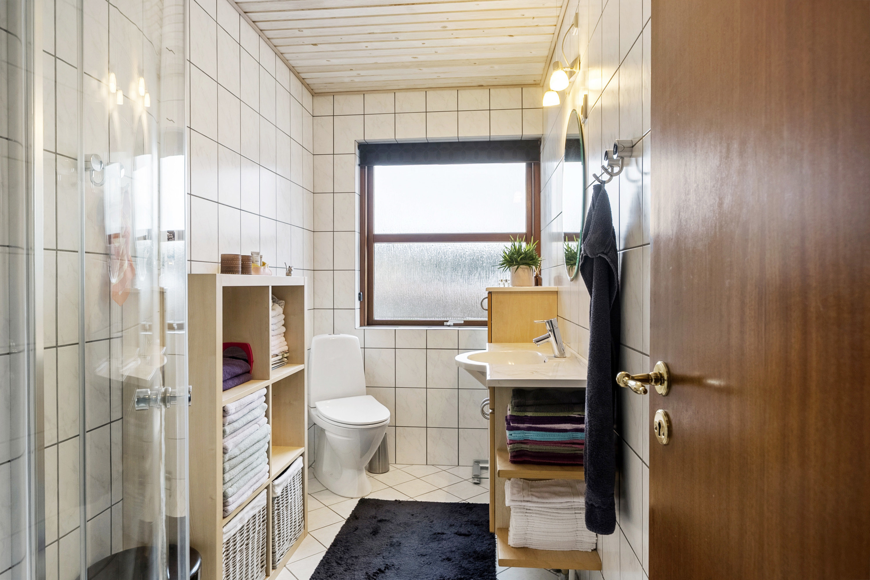 Fremhævet badeværelse billede i fuldskærmstilstand. Billede af Gramsløkke 1, 6200 Aabenraa