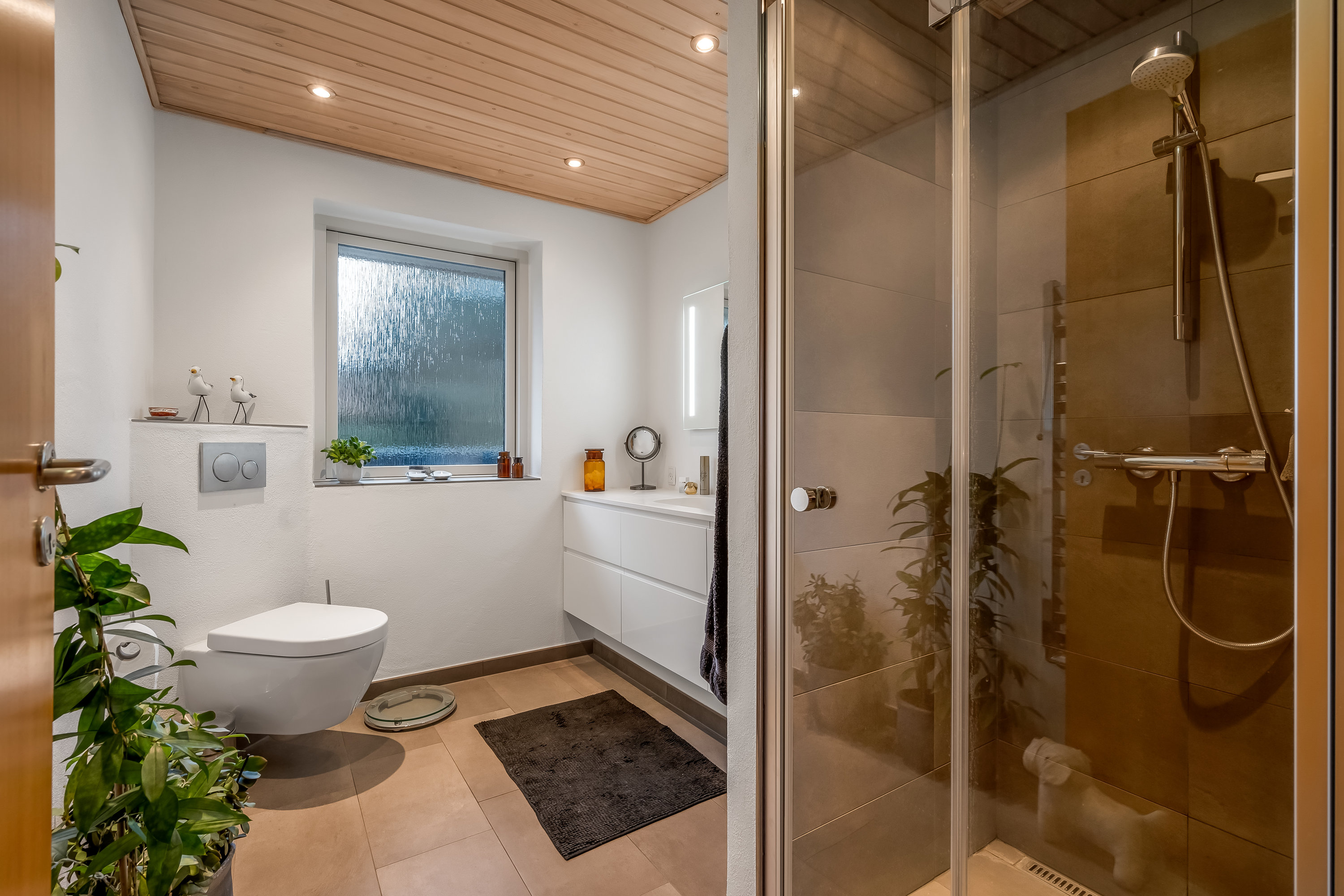 Fremhævet badeværelse billede i fuldskærmstilstand. Billede af Søparken 14, 6862 Tistrup