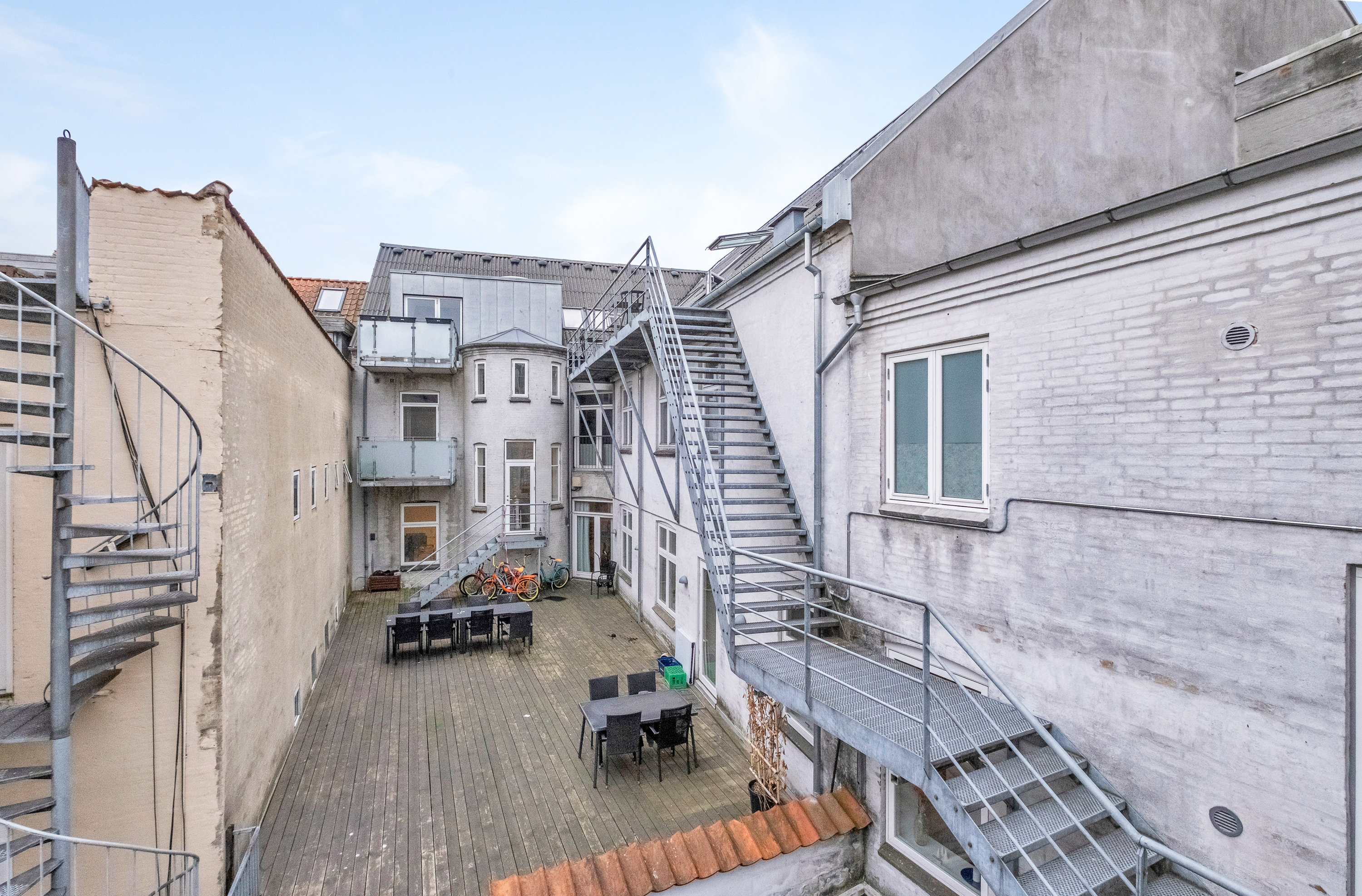 Fremhævet bag facade billede i fuldskærmstilstand. Billede af Frederiksgade 78D, 2. tv., 8000 Aarhus C