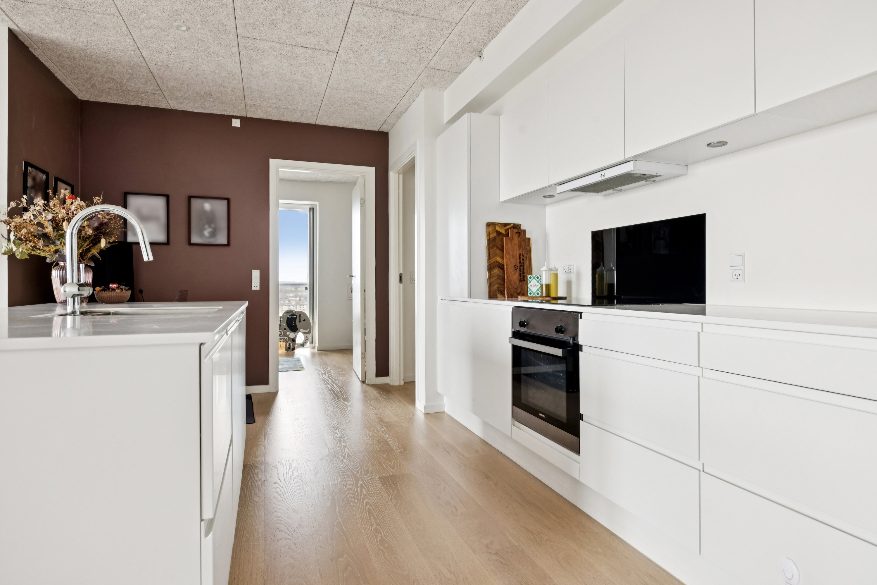 Fremhævet køkken billede i fuldskærmstilstand. Billede af Julius Posselts Vej 3A, 14. 4., 9400 Nørresundby