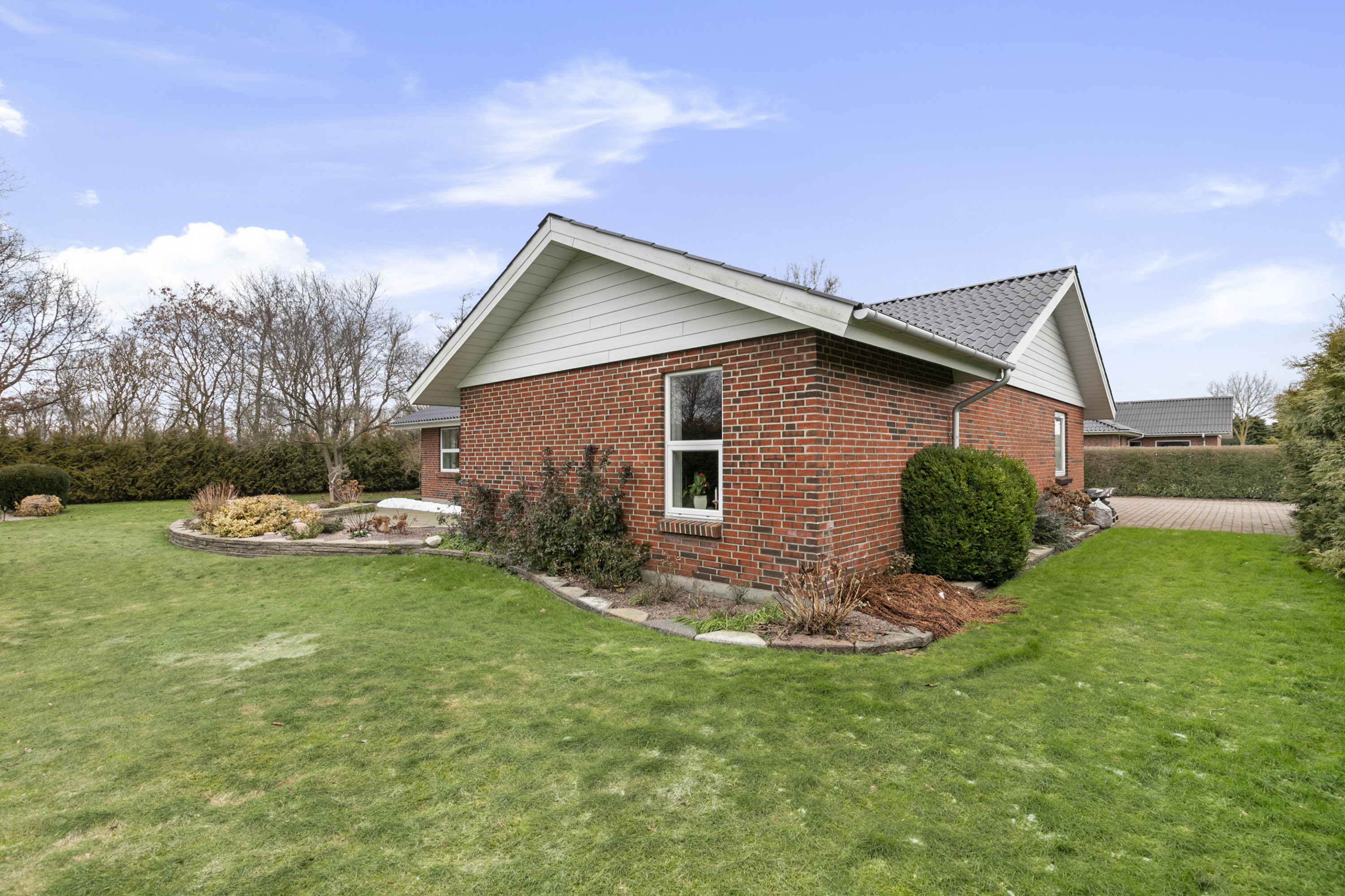 Fremhævet facade billede i fuldskærmstilstand. Billede af Valmuemarken 12, Halvrimmen, 9460 Brovst