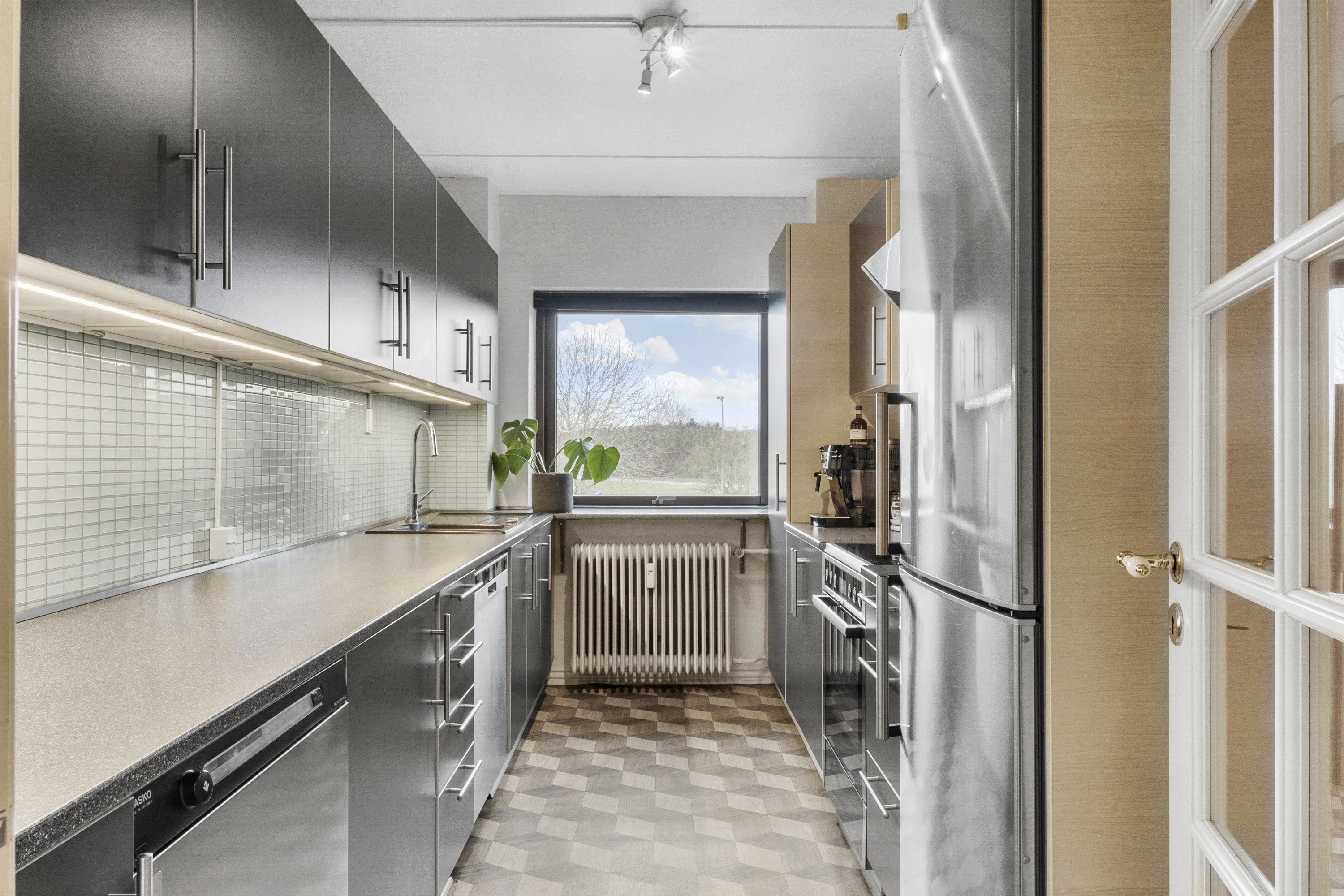 Fremhævet  billede i fuldskærmstilstand. Billede af H. C. Andersens Vej 28, 1. tv., Vejgaard, 9000 Aalborg