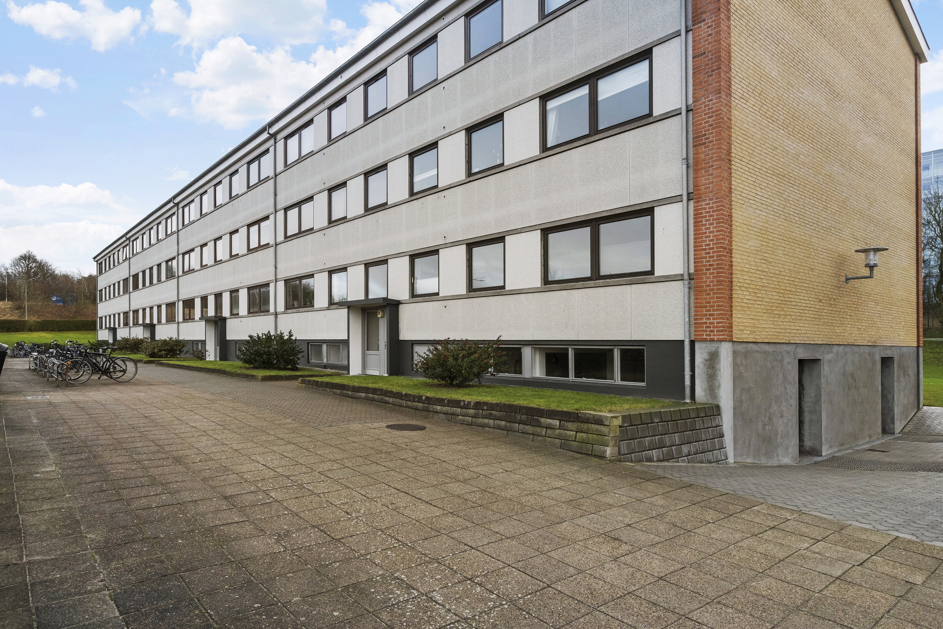 Fremhævet  billede i fuldskærmstilstand. Billede af H. C. Andersens Vej 28, 1. tv., Vejgaard, 9000 Aalborg